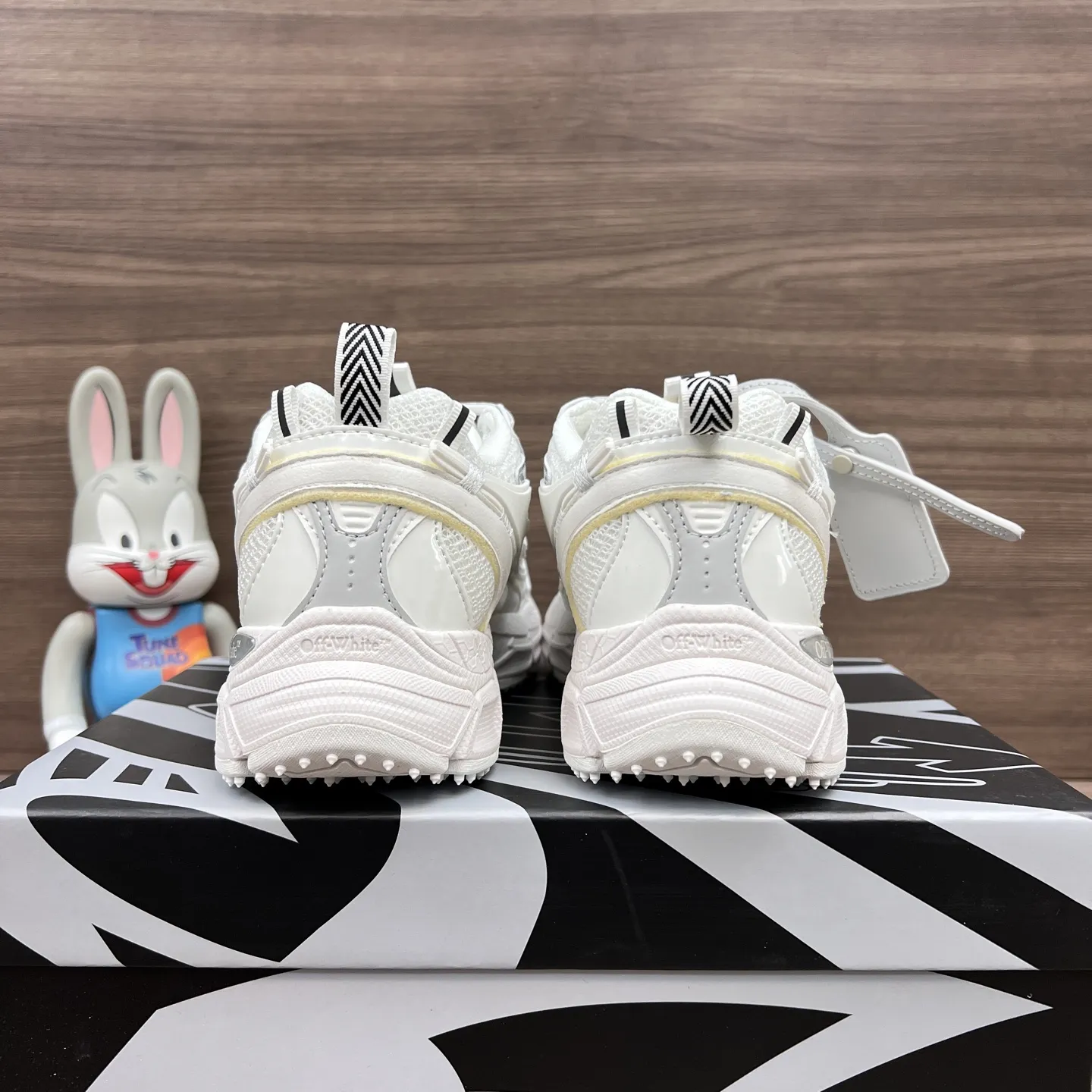 OFF-WHITE Be Right Back 白銀ラウンドトゥシューズ - 画像 (5)