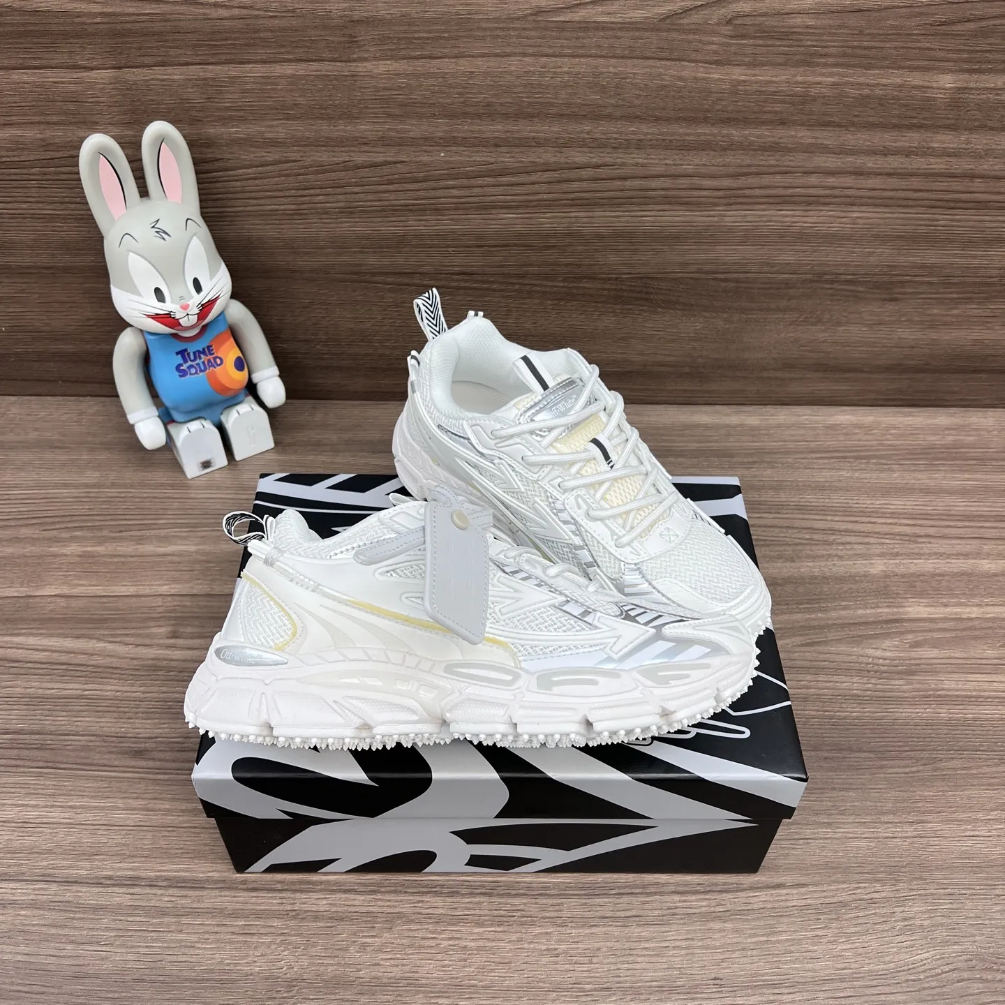 OFF-WHITE Be Right Back 白銀ラウンドトゥシューズ - 画像 (6)