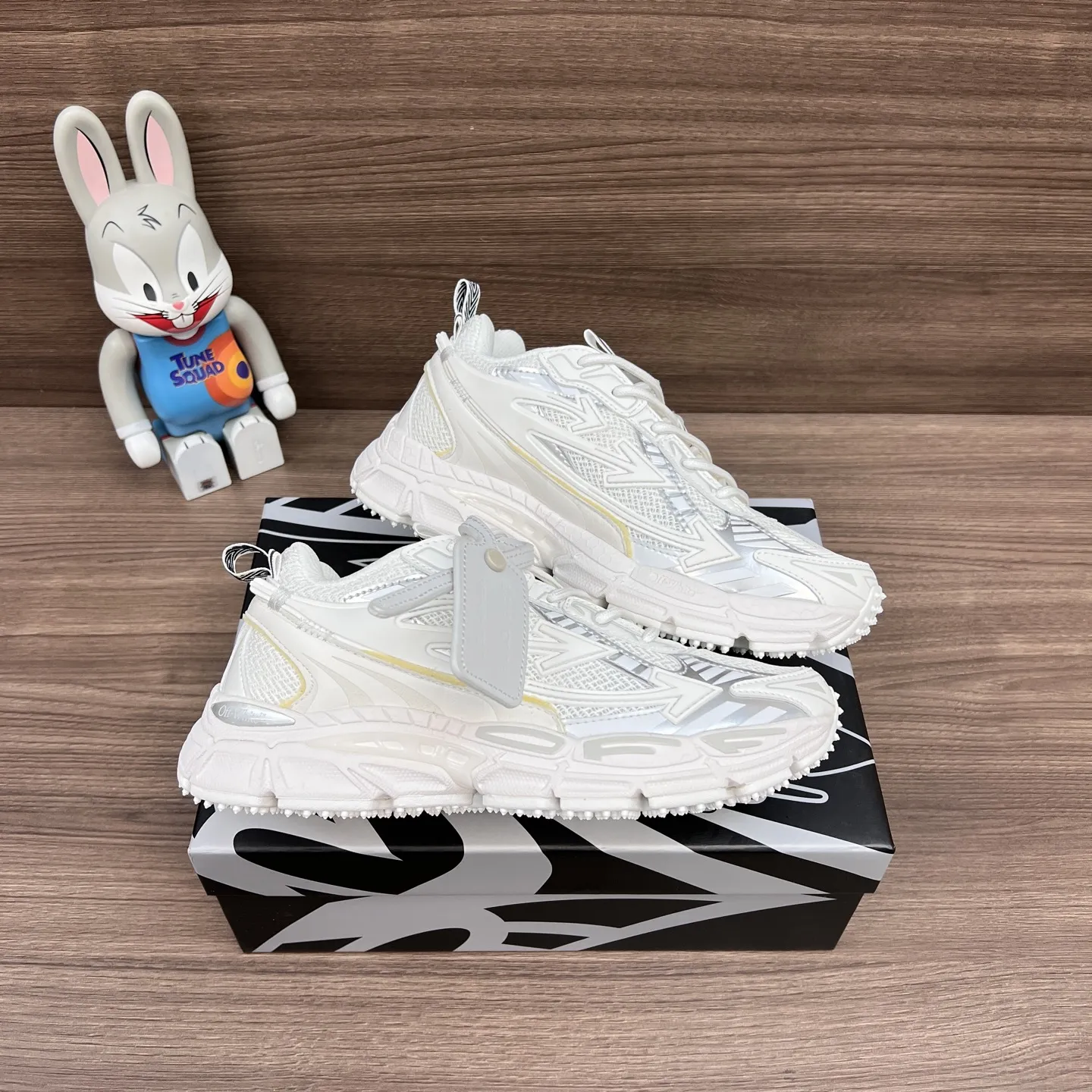 OFF-WHITE Be Right Back 白銀ラウンドトゥシューズ - 画像 (7)