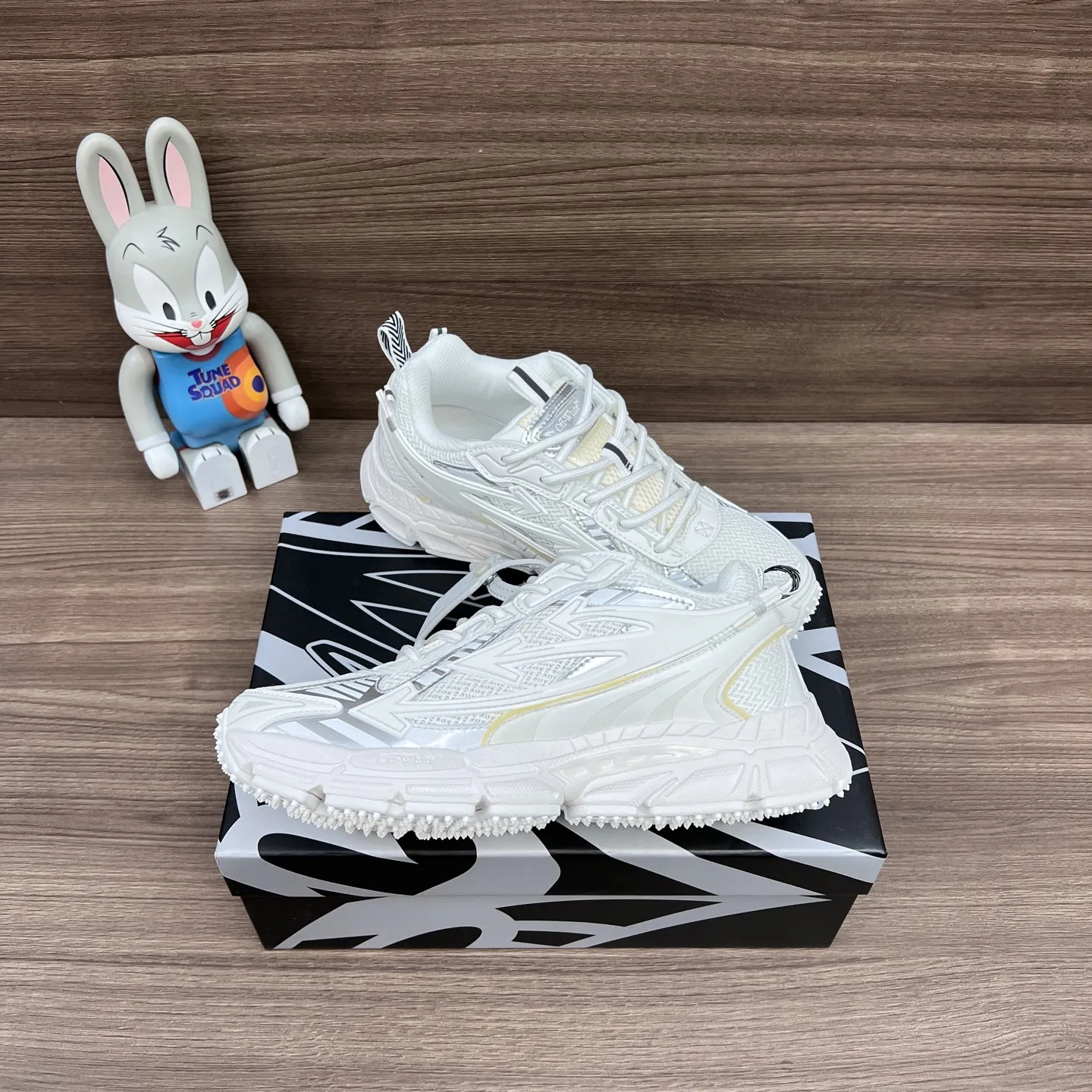 OFF-WHITE Be Right Back 白銀ラウンドトゥシューズ - 画像 (9)