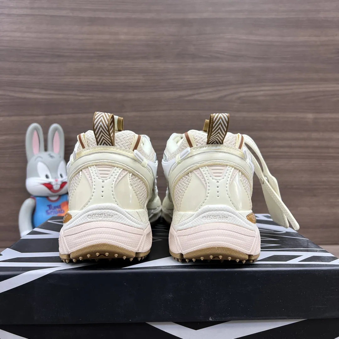 OFF-WHITE Be Right Back ピンクベージュスニーカー - 画像 (5)