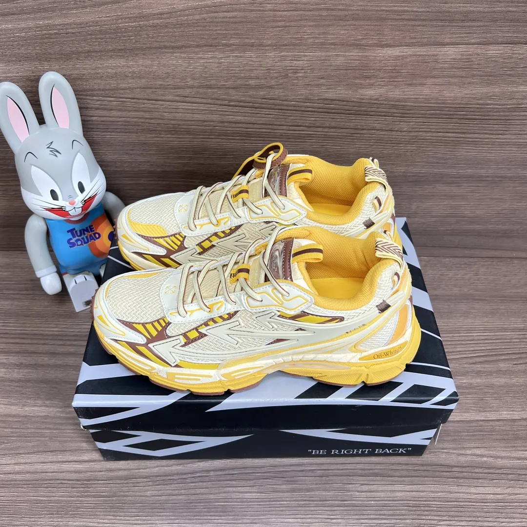 OFF-WHITE Be Right Back ベージュのレースアップスニーカー