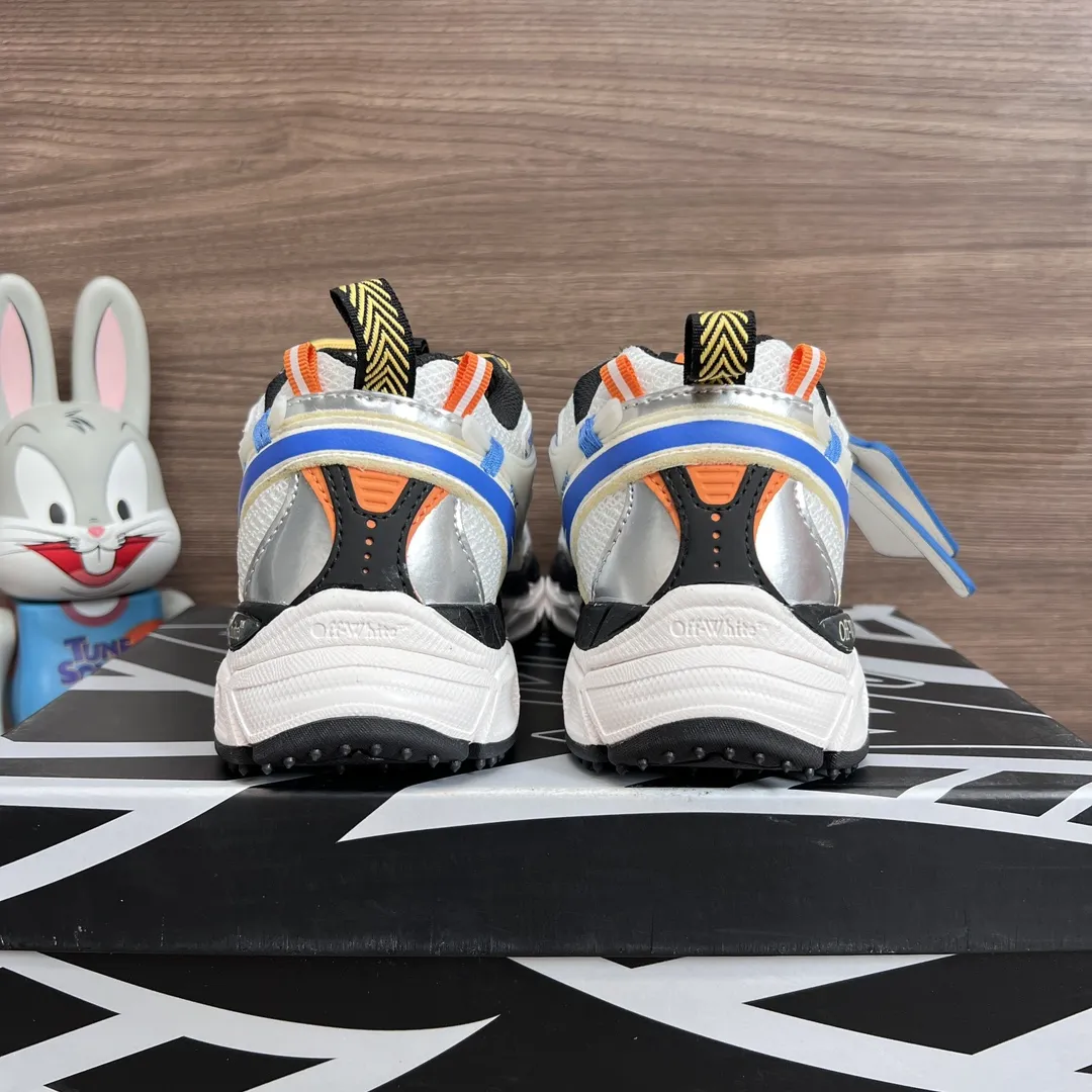 OFF-WHITE Be Right Back ホワイトブルースニーカー - 画像 (5)