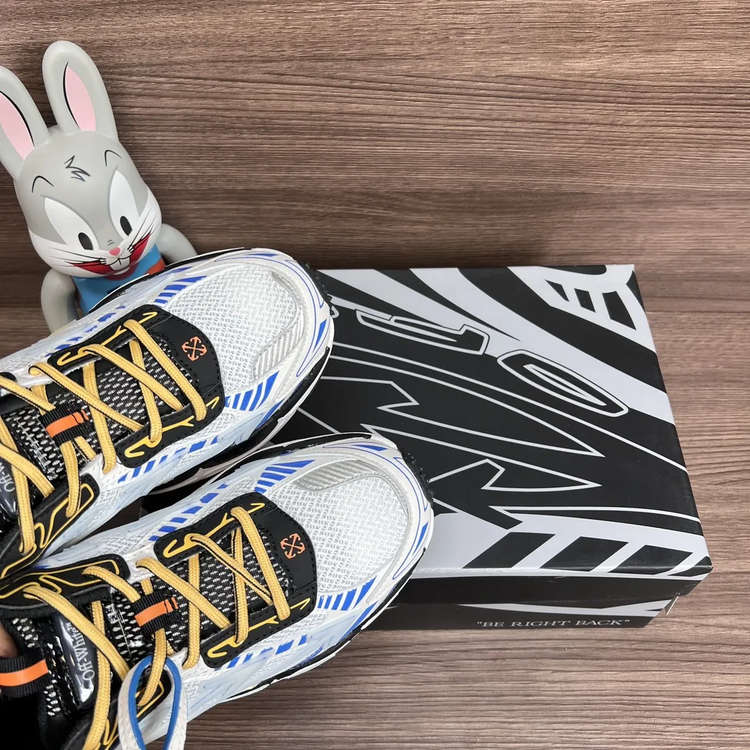 OFF-WHITE Be Right Back ホワイトブルースニーカー - 画像 (8)