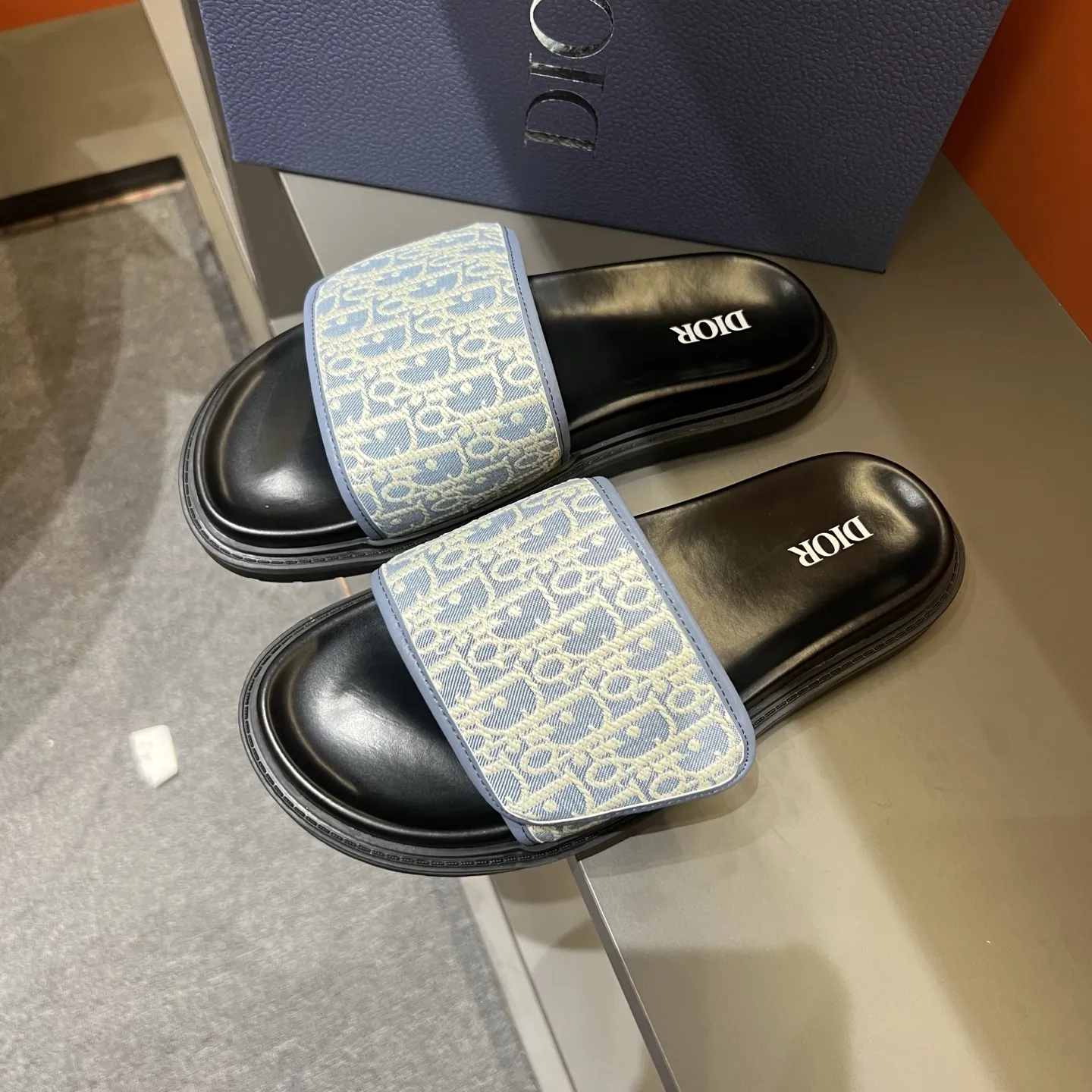 Christian Dior ブルー柄スリッパ - 画像 (3)