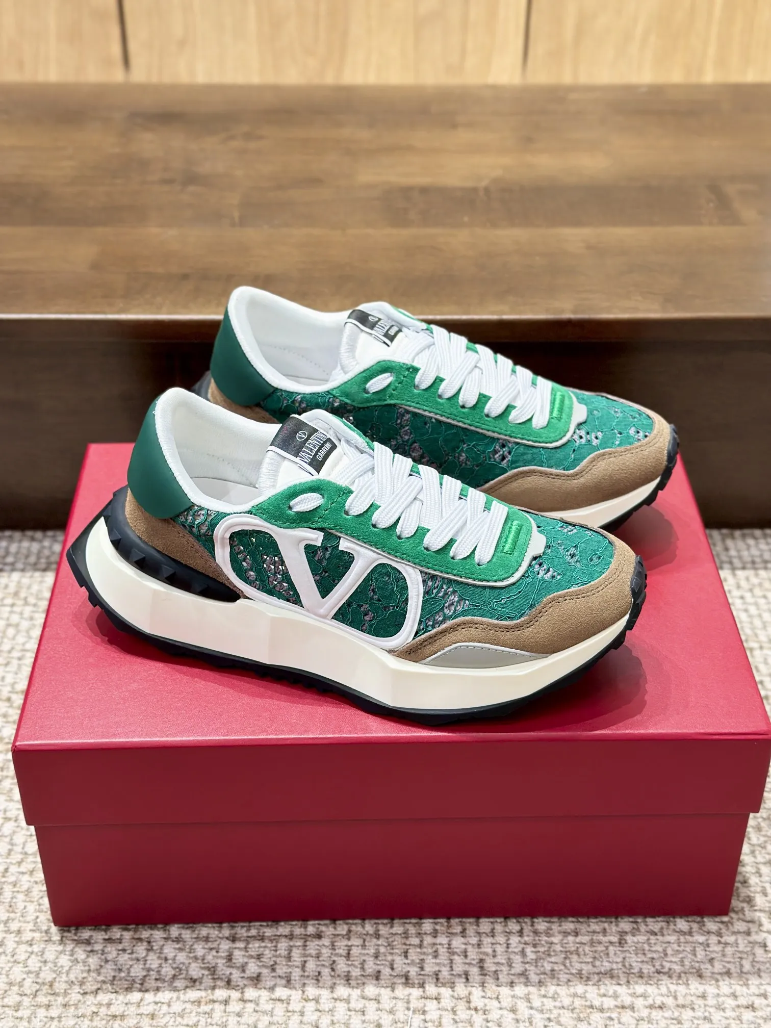 Valentino 2024早 新作 緑色 レーススニーカー