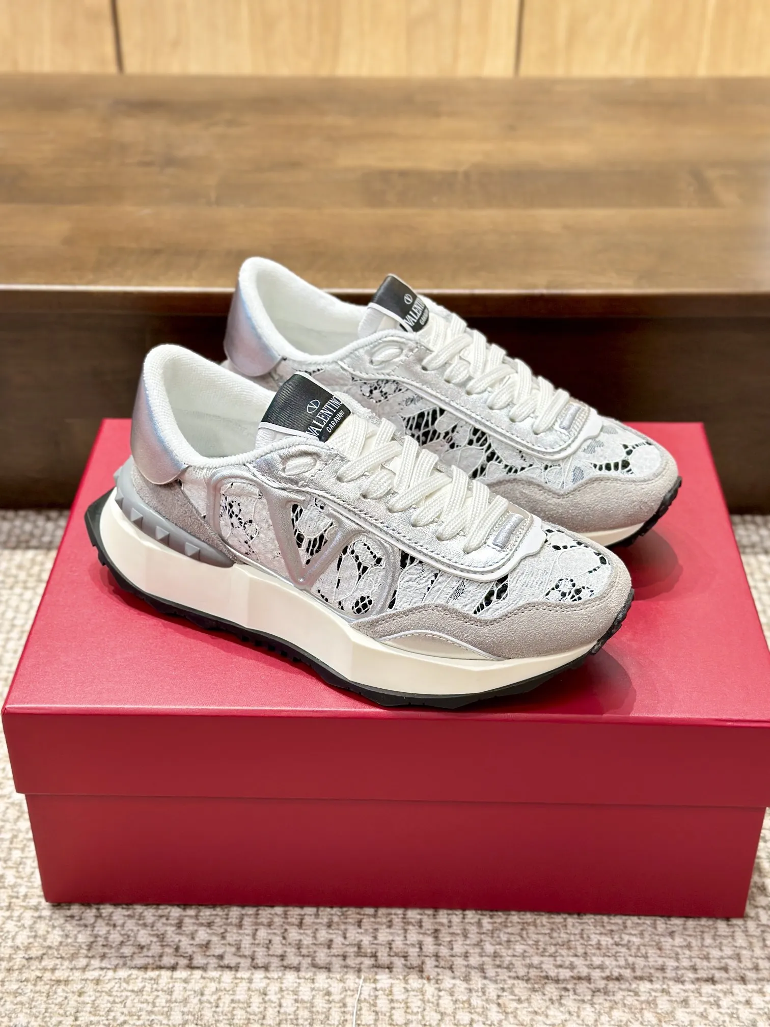 VALENTINO 2024 新作 グレー レーススニーカー