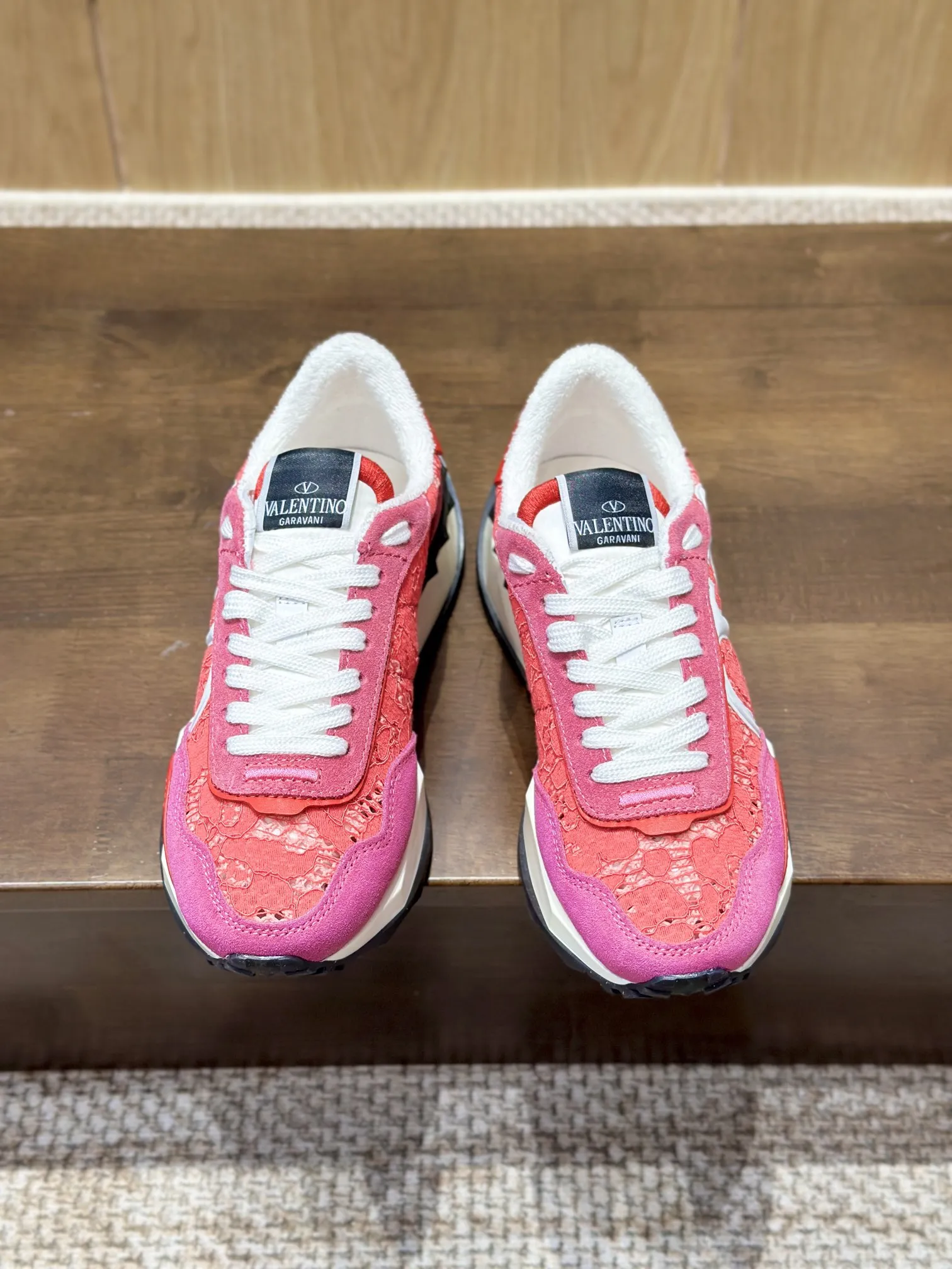 VALENTINO 2024 ピンクレーススニーカー - 画像 (9)