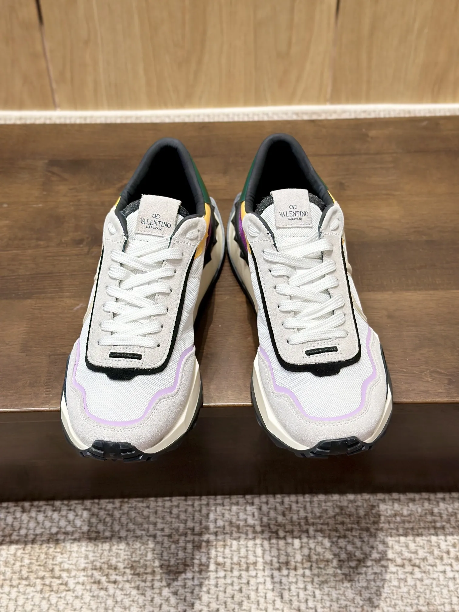 VALENTINO 2024 新作 カラフルレーススニーカー - 画像 (9)