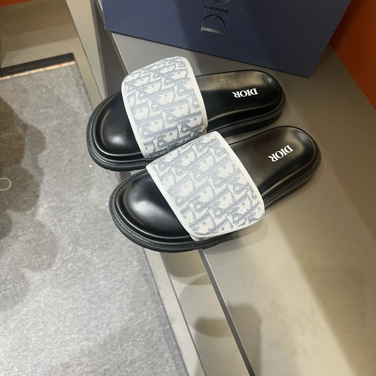 Christian Dior ホワイトスリッパ サンダルスタイル - 画像 (3)