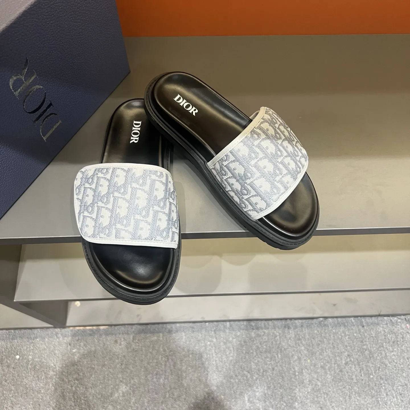 Christian Dior ホワイトスリッパ サンダルスタイル - 画像 (4)