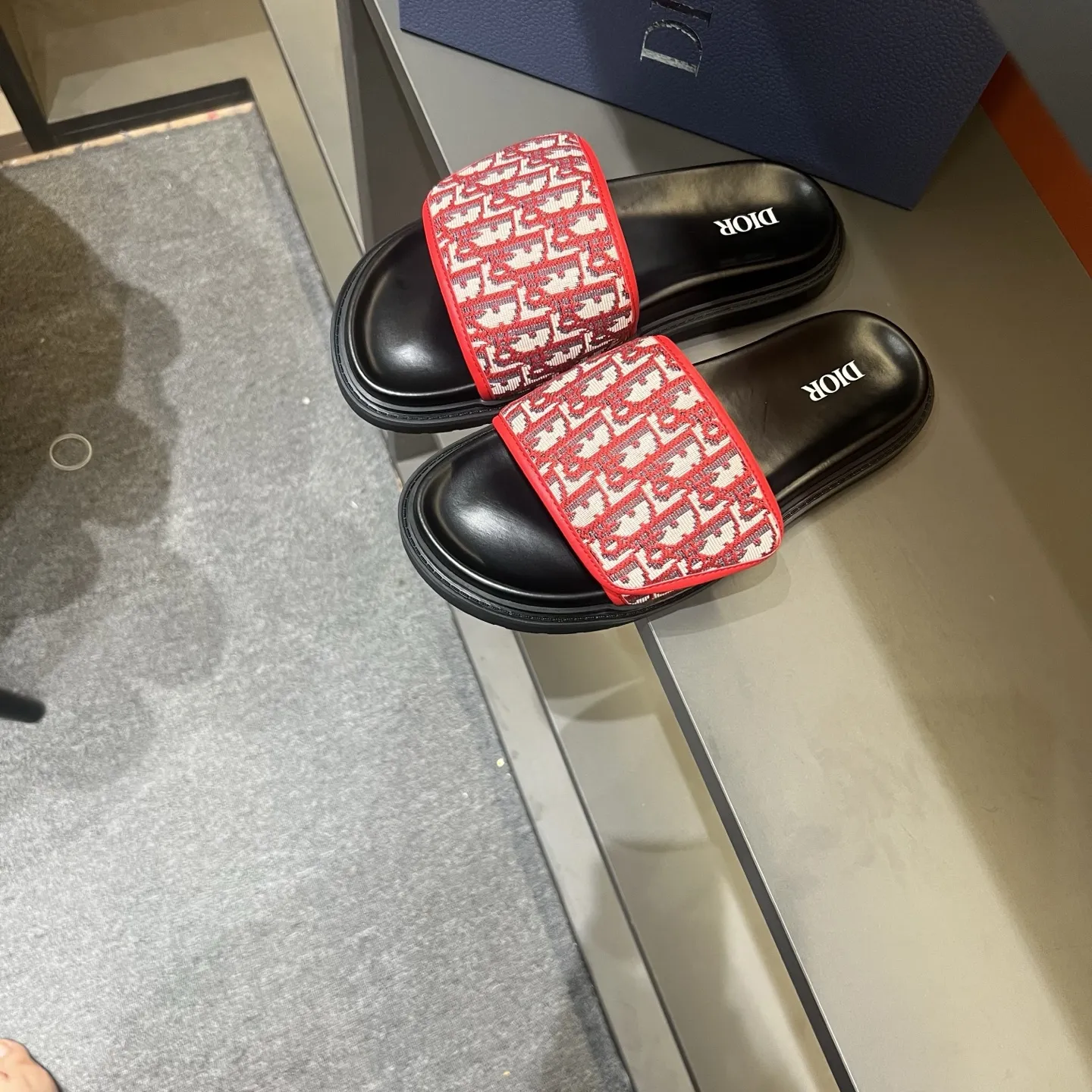 Christian Dior レッド柄スリッパサンダル - 画像 (3)