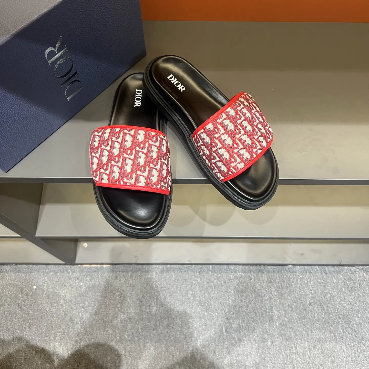 Christian Dior レッド柄スリッパサンダル - 画像 (4)