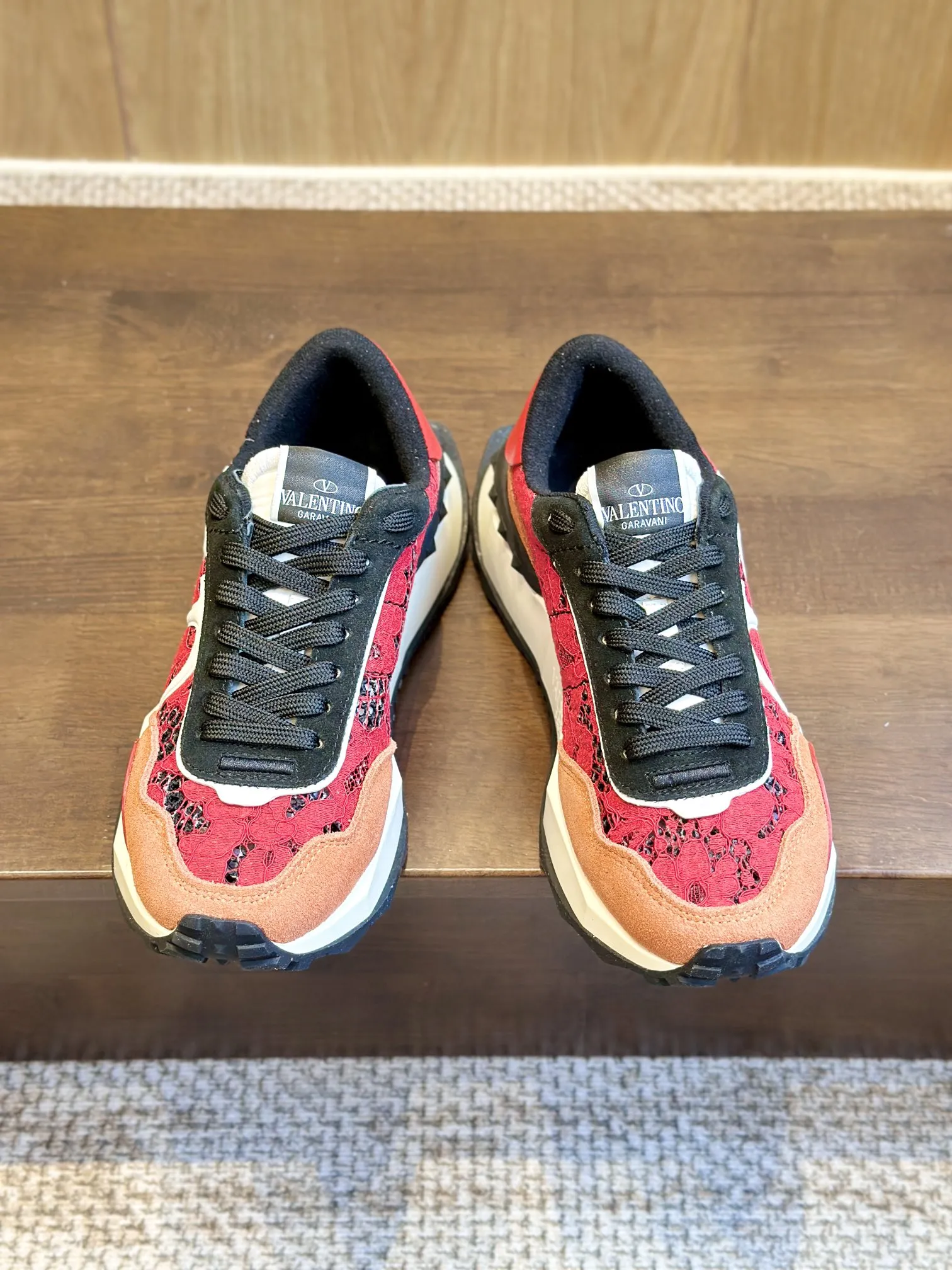 Valentino Garavani レッドレーススニーカー2024新作 - 画像 (9)