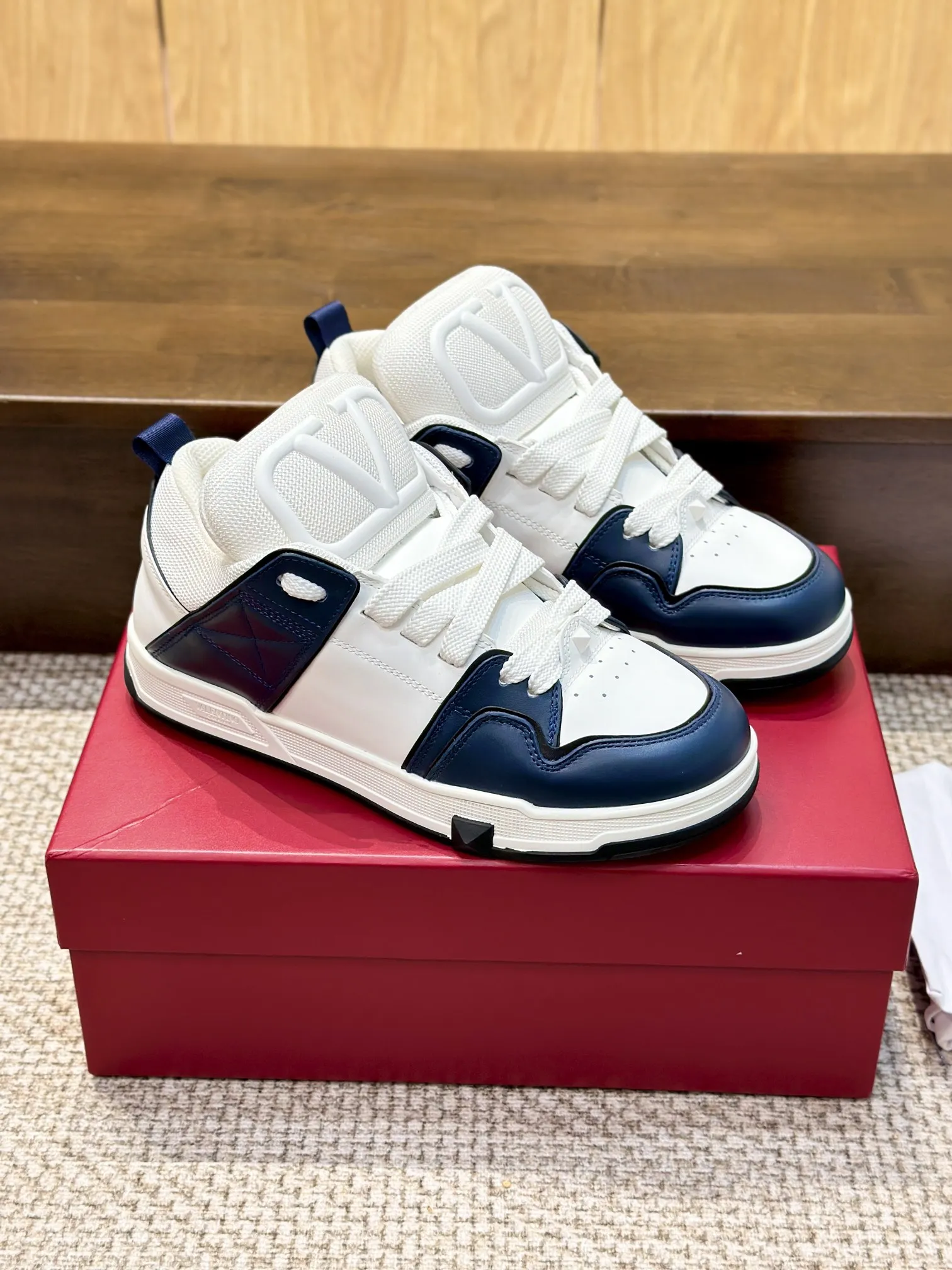 VALENTINO 2024 OPEN SKATE スニーカー ホワイトネイビー