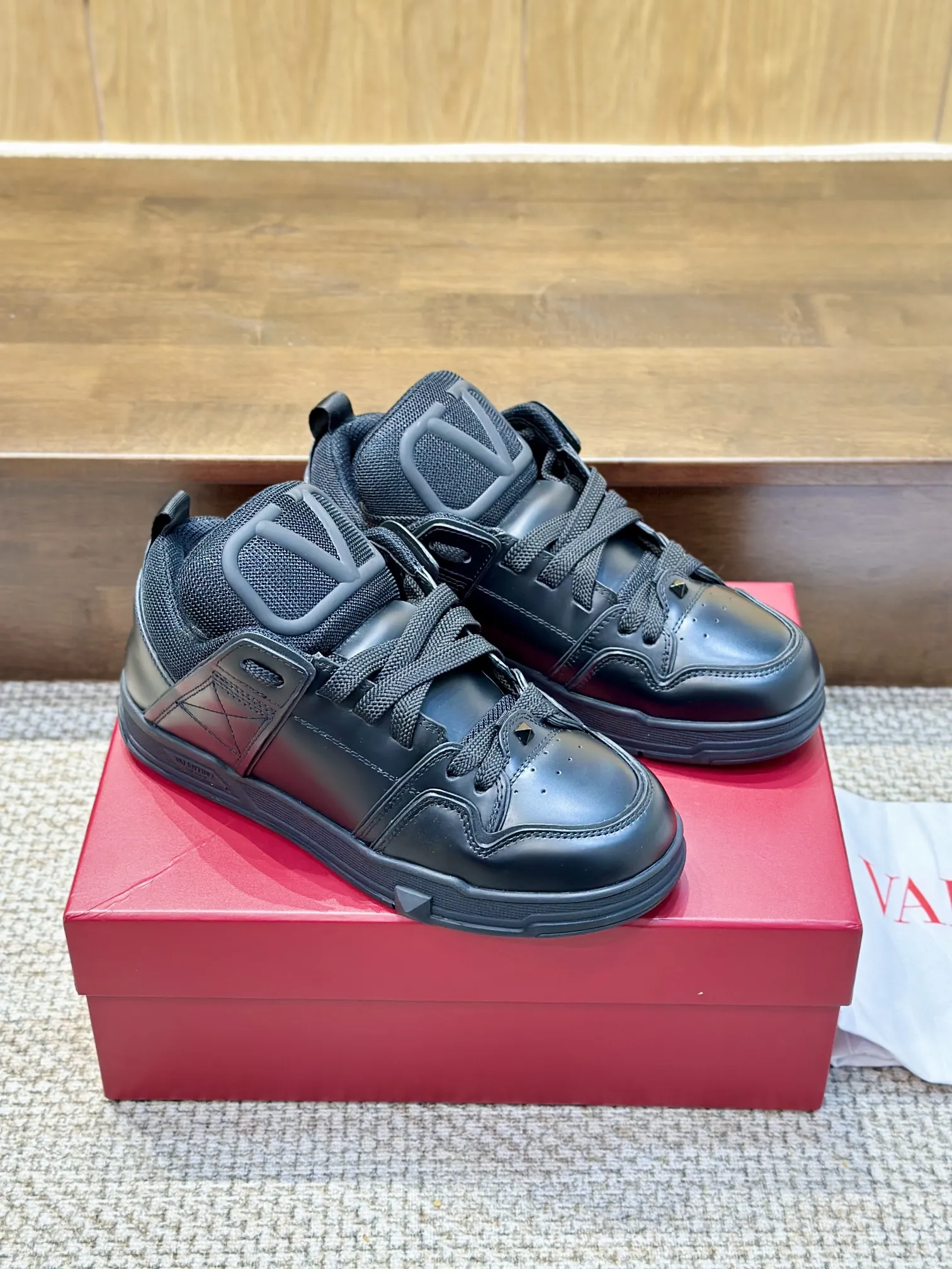 VALENTINO OPEN SKATE スニーカー ブラック 2024モデル