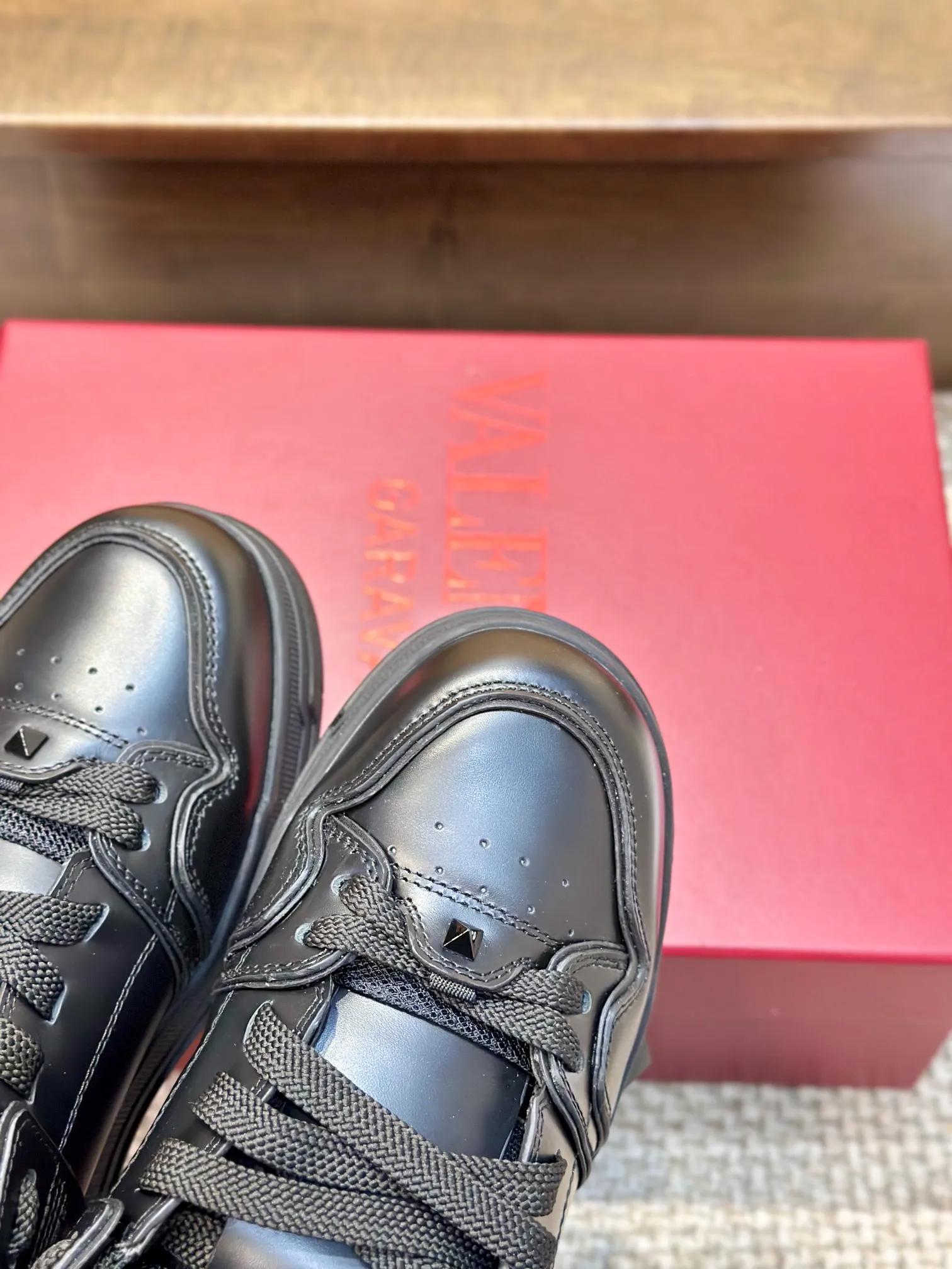 VALENTINO OPEN SKATE スニーカー ブラック 2024モデル - 画像 (5)