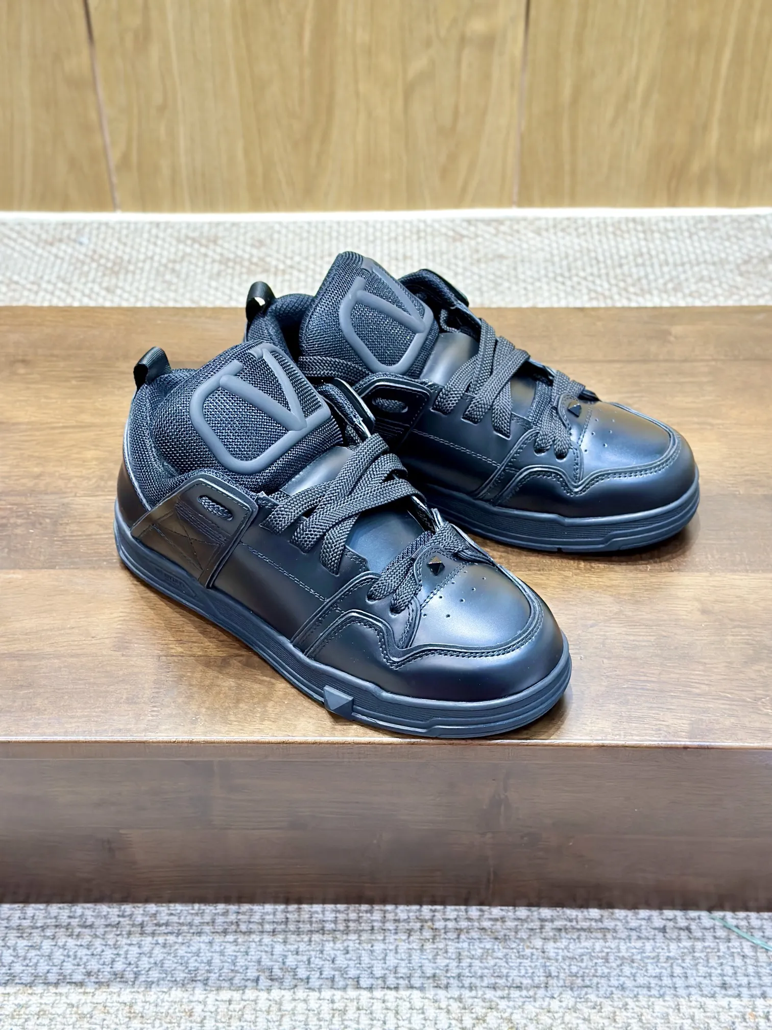 VALENTINO OPEN SKATE スニーカー ブラック 2024モデル - 画像 (8)