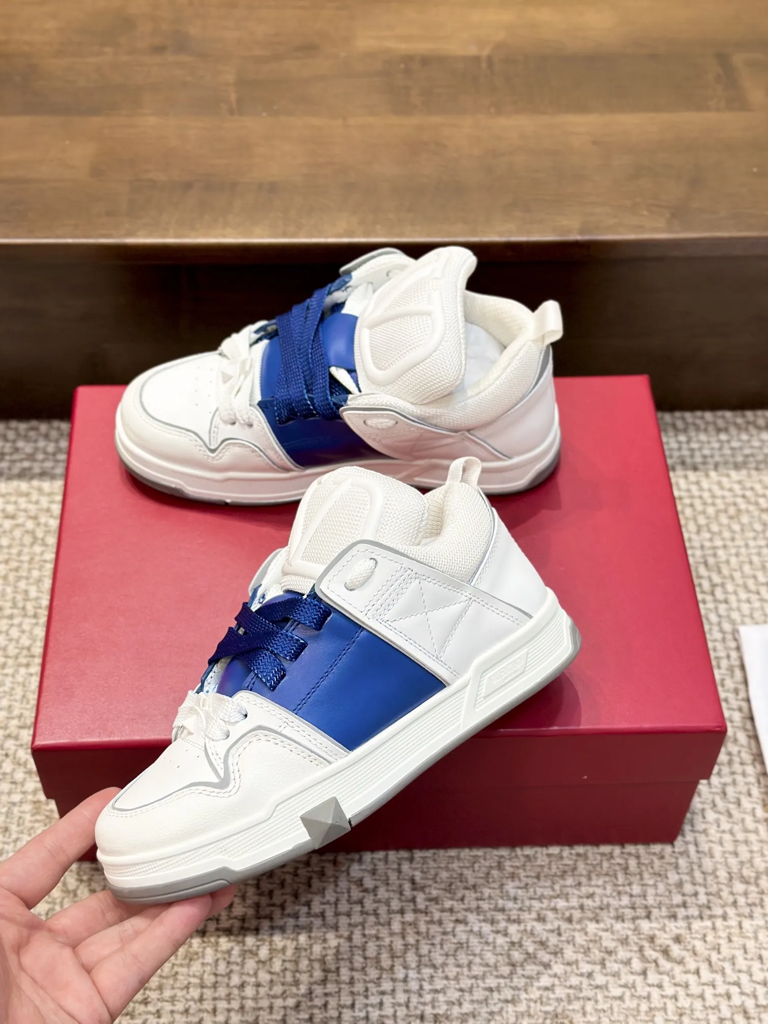 VALENTINO 2024 OPEN SKATE スニーカー ホワイトブルー - 画像 (7)