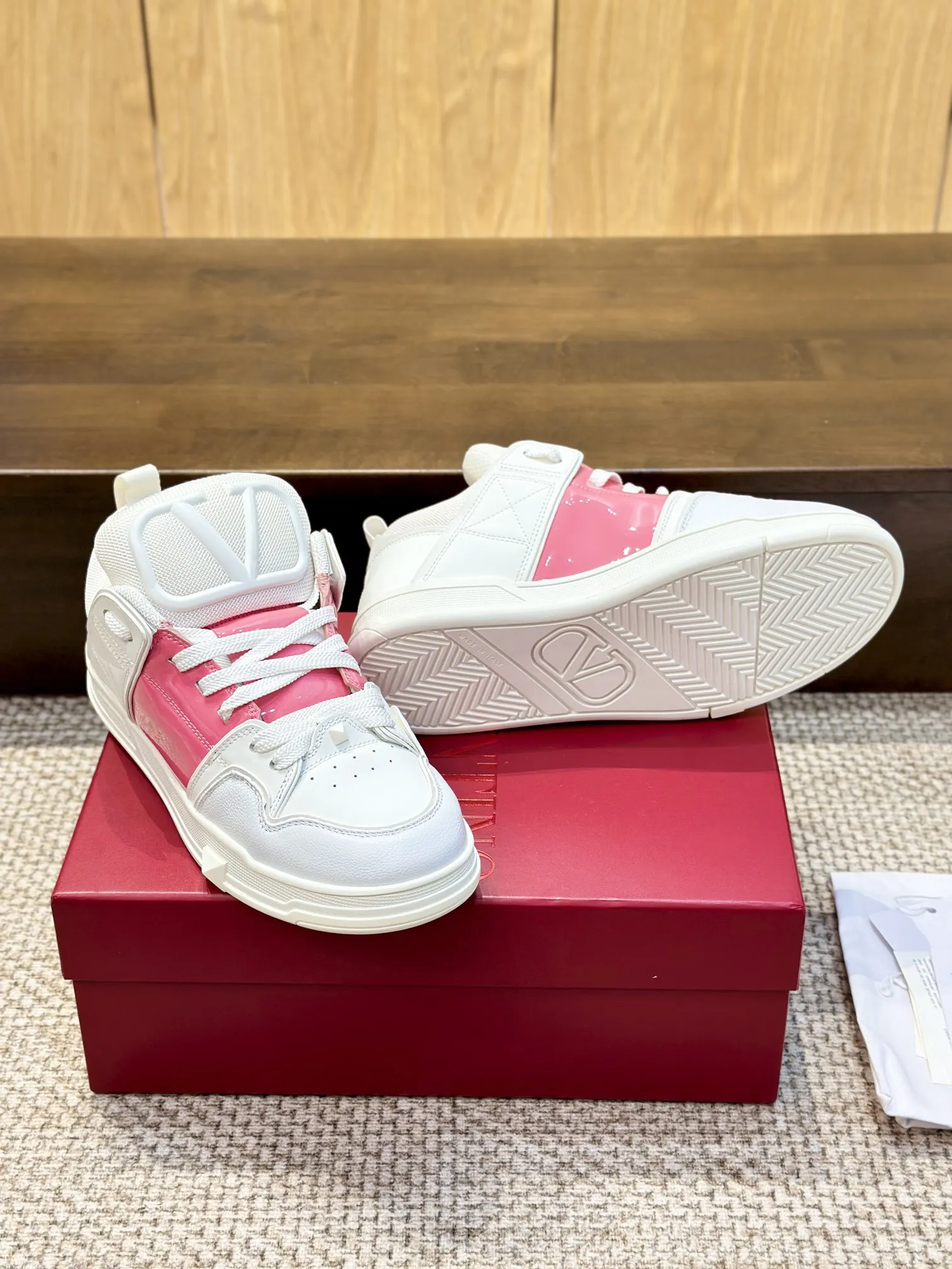 VALENTINO ピンクと白 OPEN SKATE スニーカー - 画像 (3)