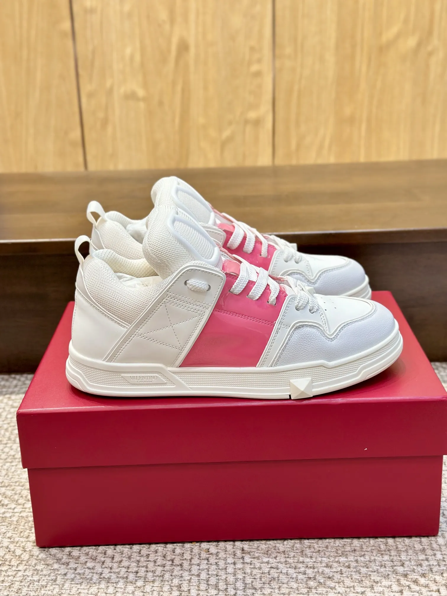 VALENTINO ピンクと白 OPEN SKATE スニーカー - 画像 (4)