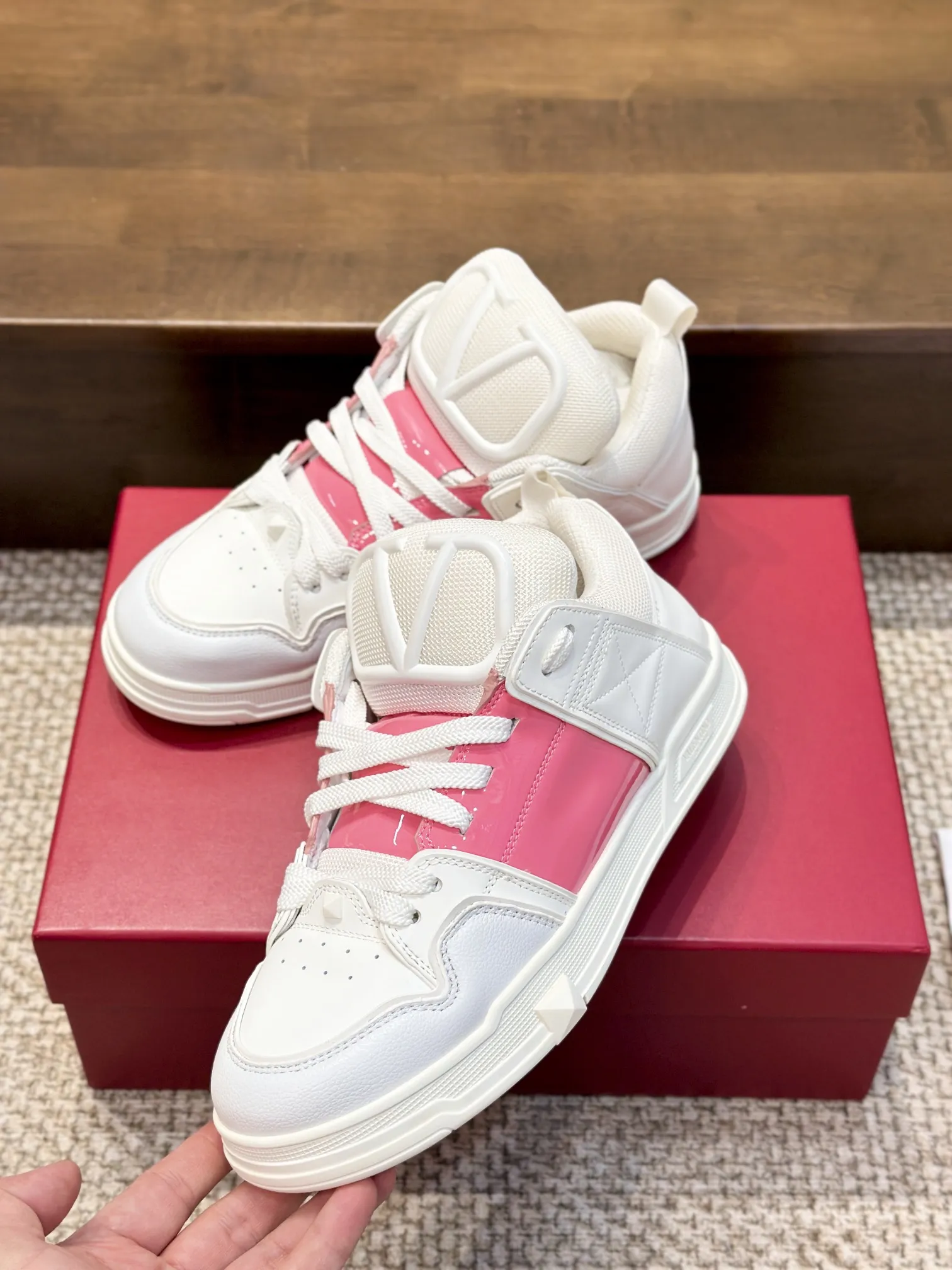 VALENTINO ピンクと白 OPEN SKATE スニーカー - 画像 (6)