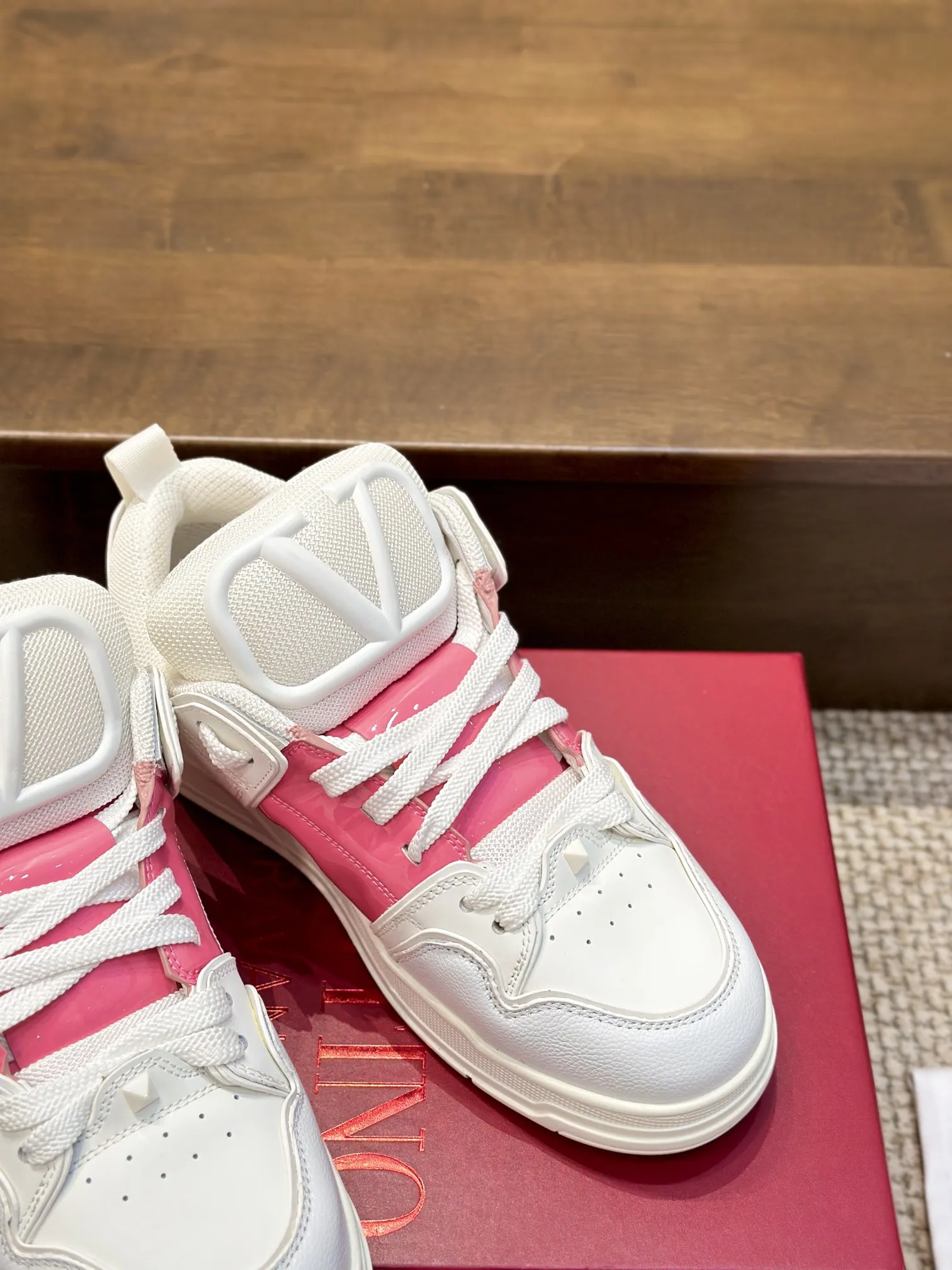 VALENTINO ピンクと白 OPEN SKATE スニーカー - 画像 (7)