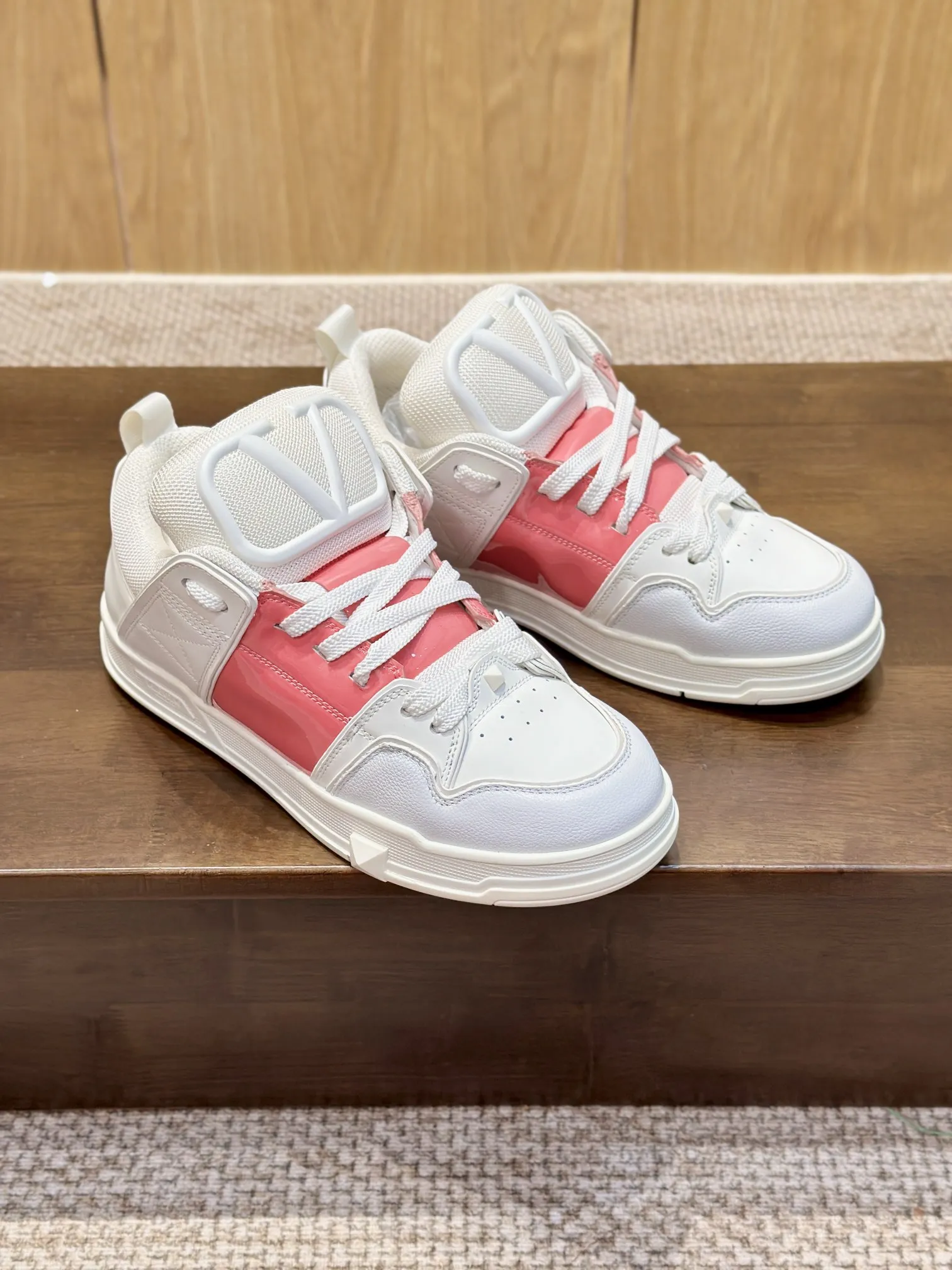 VALENTINO ピンクと白 OPEN SKATE スニーカー - 画像 (8)