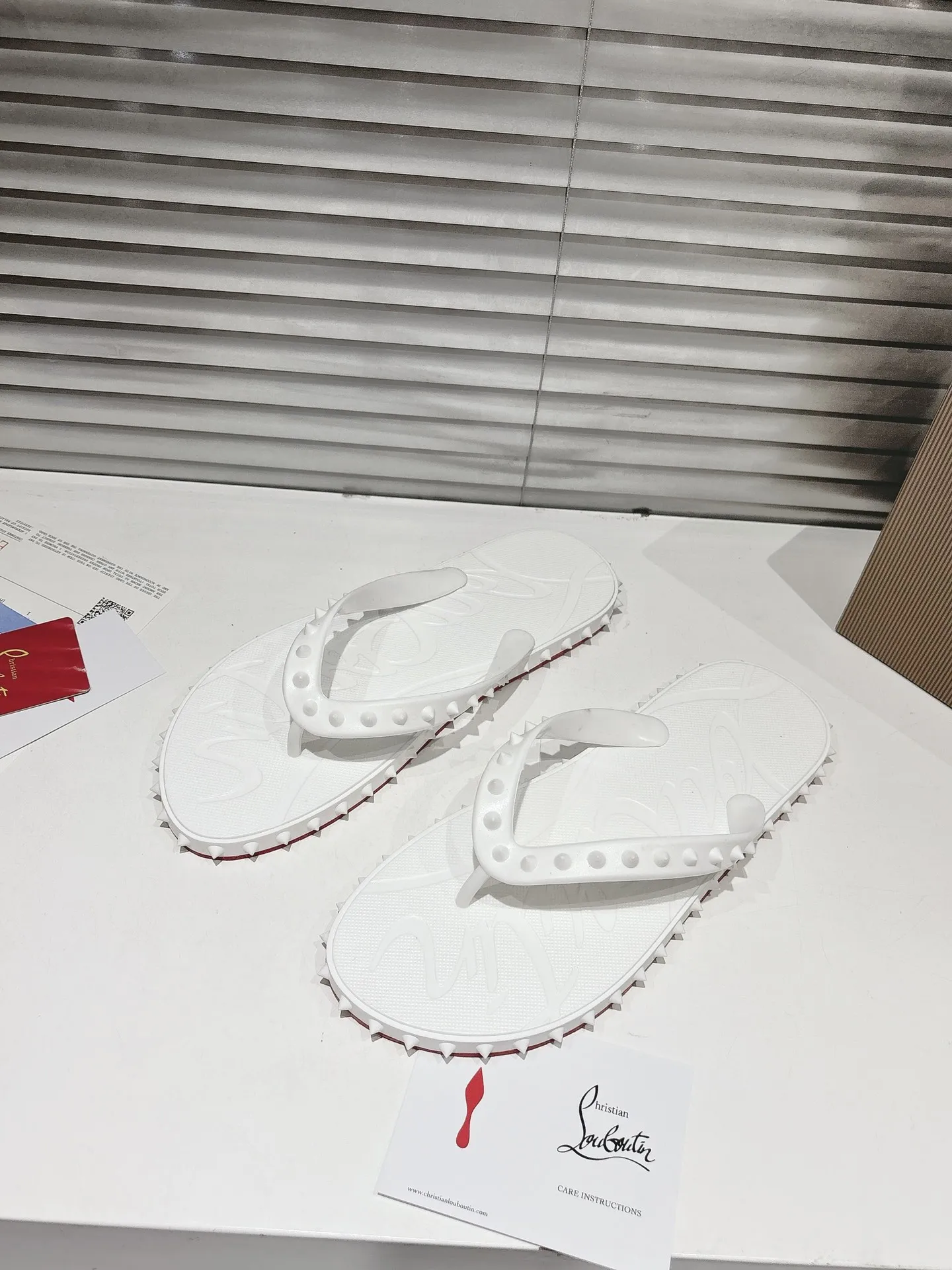 Maison Christian Louboutin ホワイトサンダル ビーチサンダル - 画像 (3)