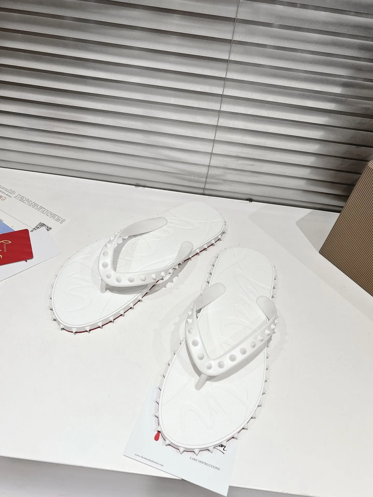 Maison Christian Louboutin ホワイトサンダル ビーチサンダル - 画像 (4)