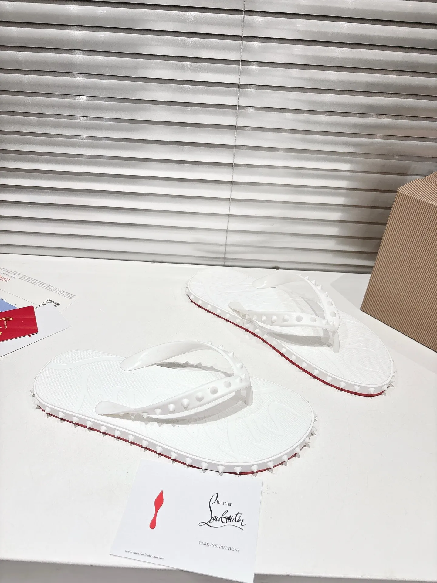 Maison Christian Louboutin ホワイトサンダル ビーチサンダル - 画像 (5)