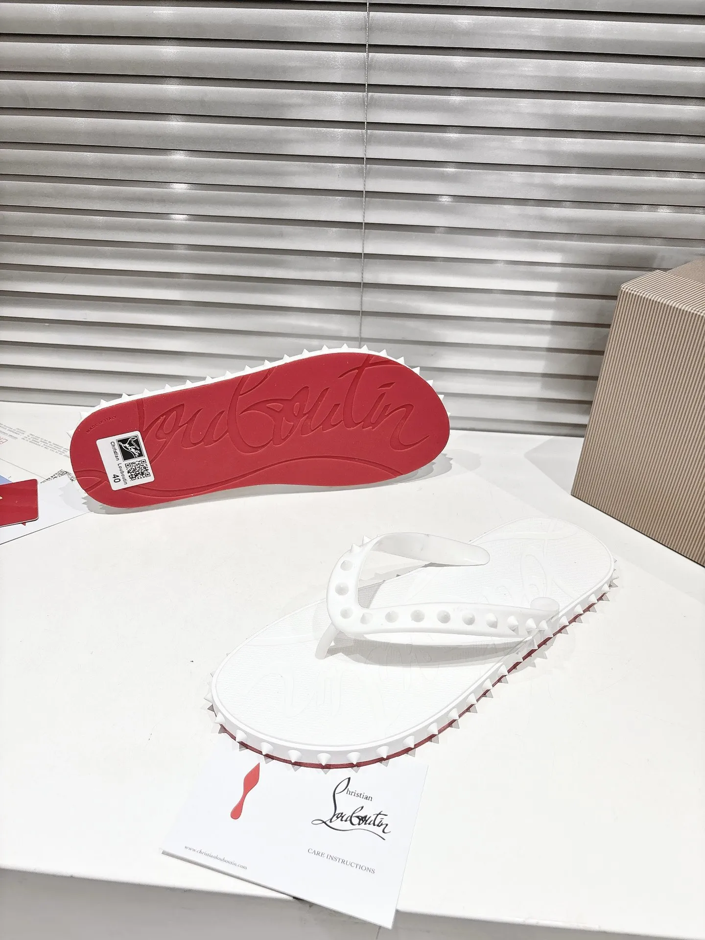 Maison Christian Louboutin ホワイトサンダル ビーチサンダル - 画像 (6)