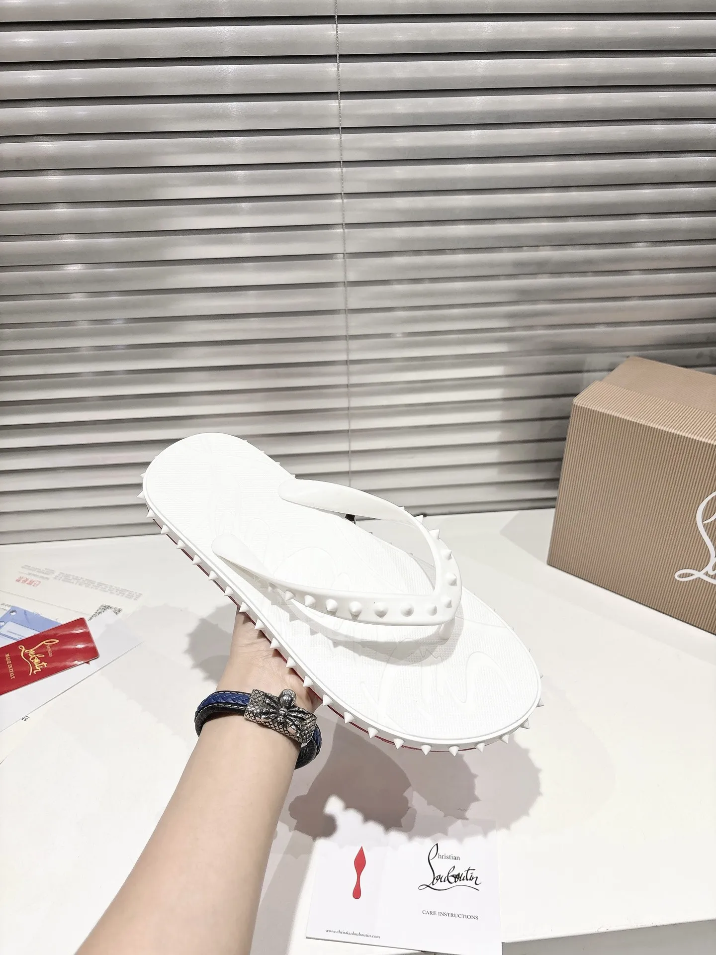 Maison Christian Louboutin ホワイトサンダル ビーチサンダル - 画像 (7)