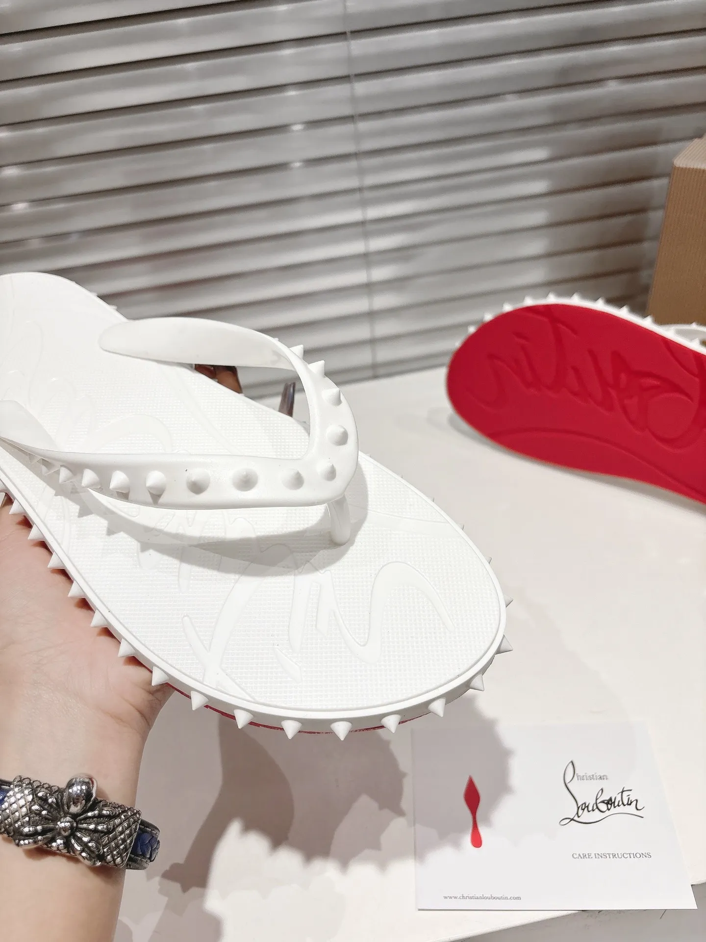 Maison Christian Louboutin ホワイトサンダル ビーチサンダル - 画像 (8)