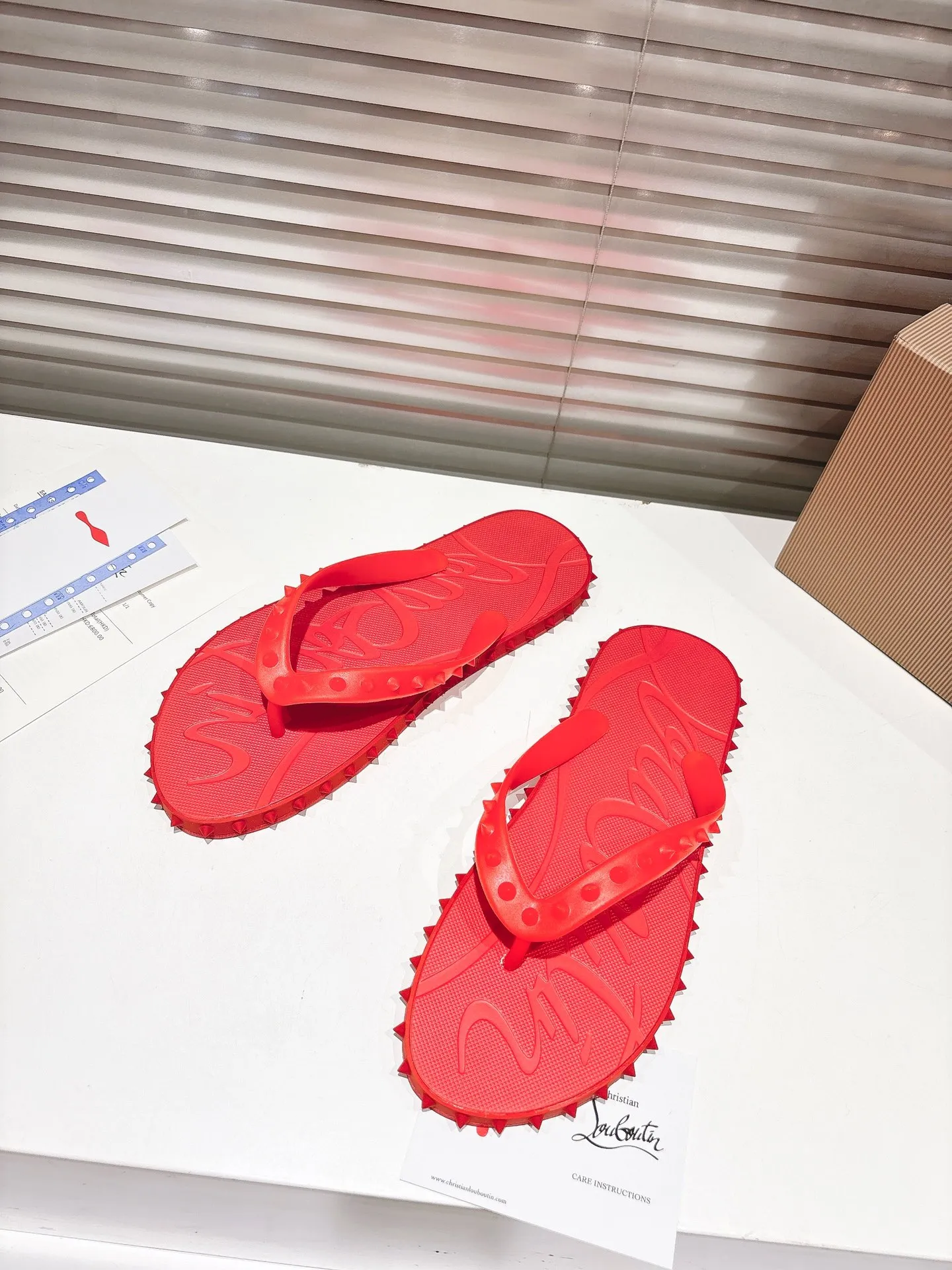 Christian Louboutin レッドサンダルスタイル - 画像 (3)