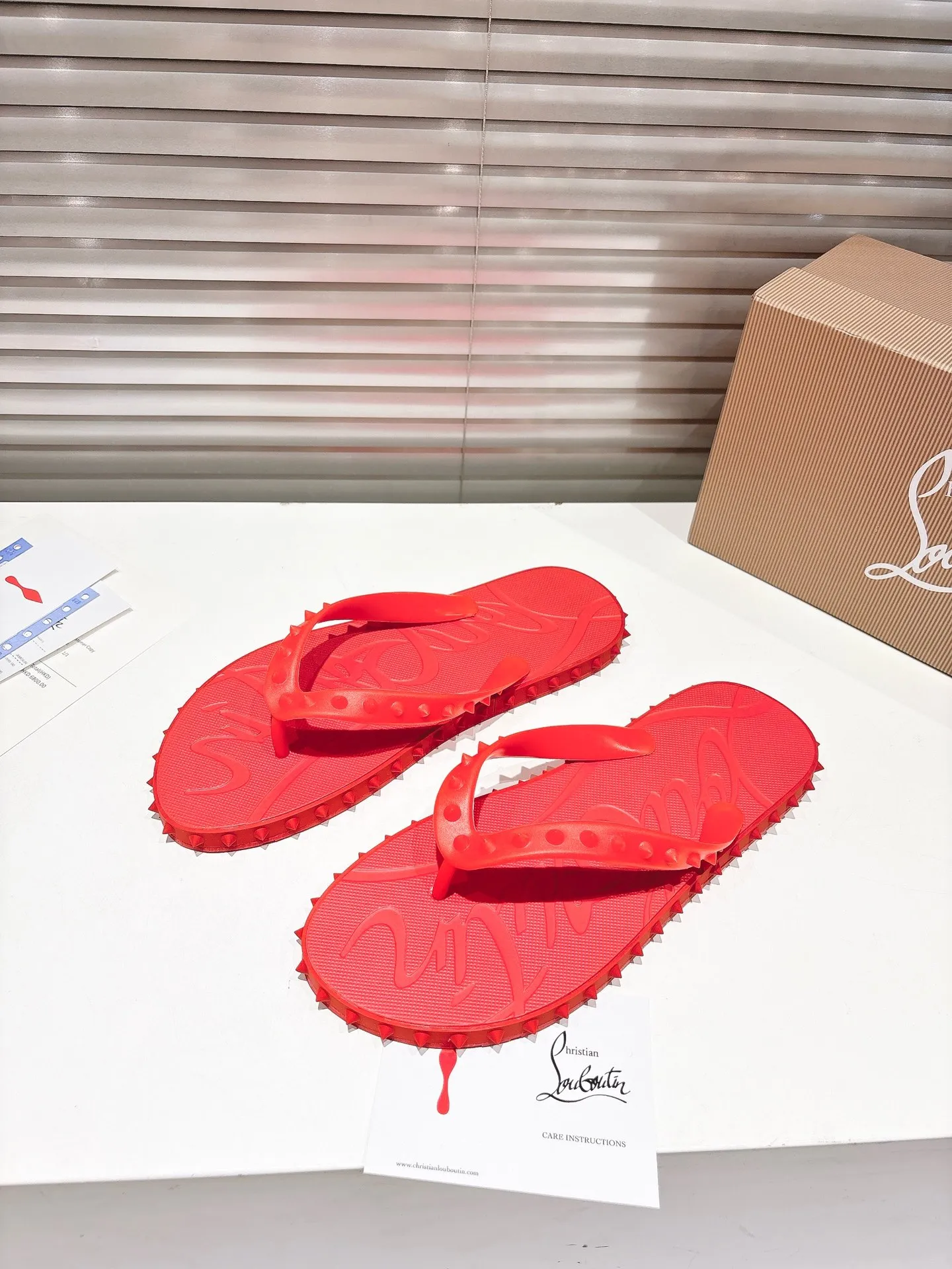 Christian Louboutin レッドサンダルスタイル - 画像 (4)