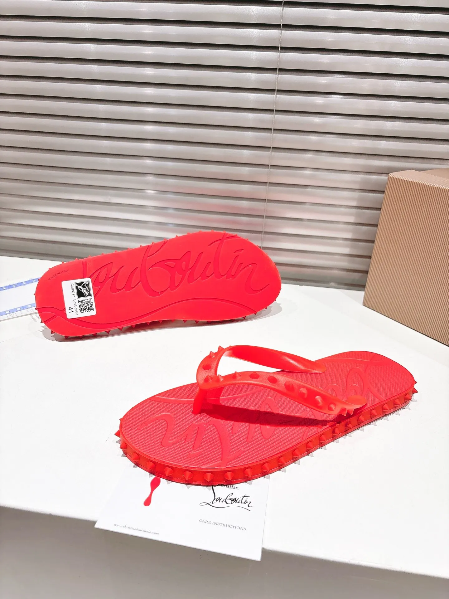 Christian Louboutin レッドサンダルスタイル - 画像 (6)