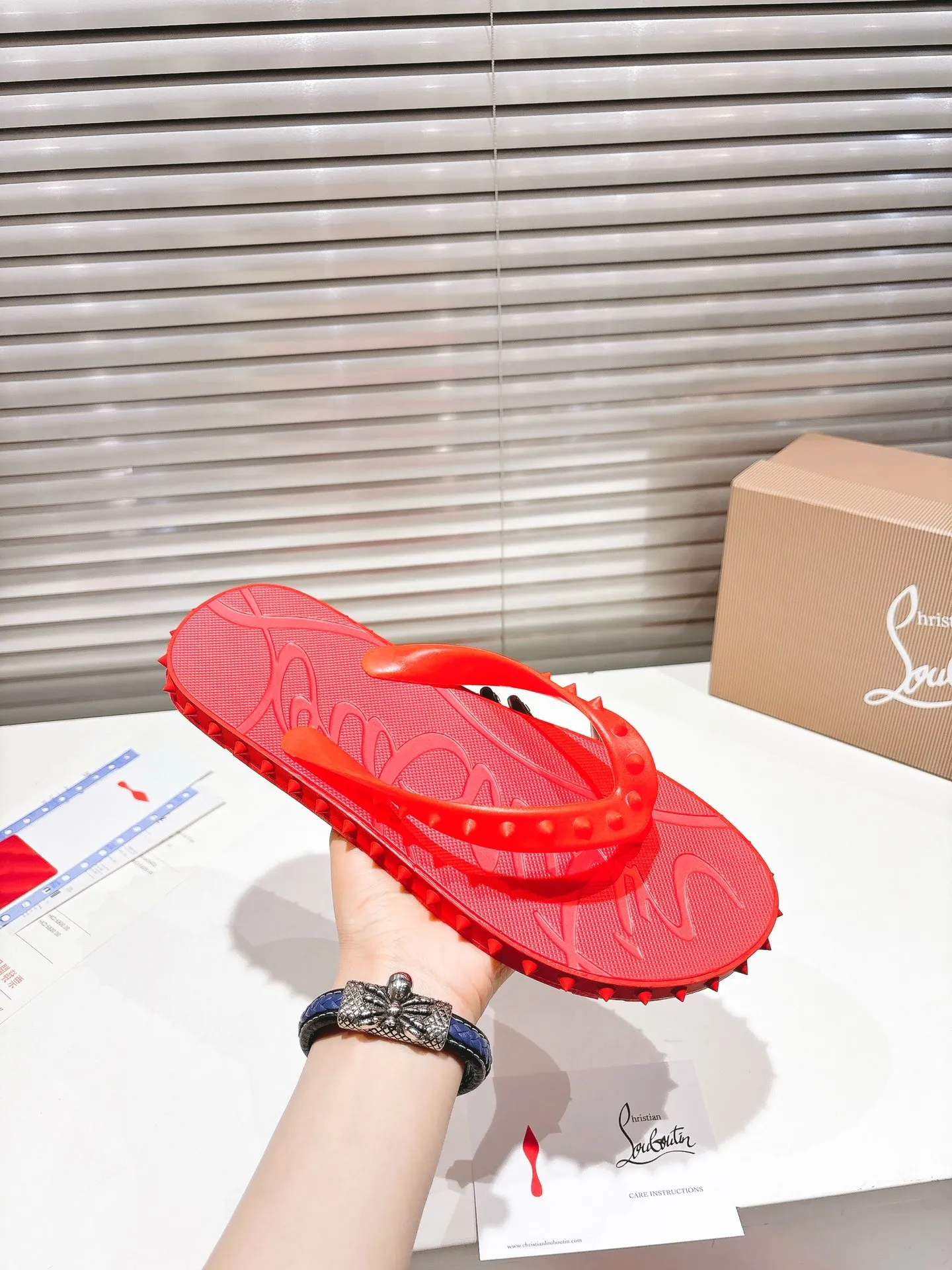 Christian Louboutin レッドサンダルスタイル - 画像 (7)