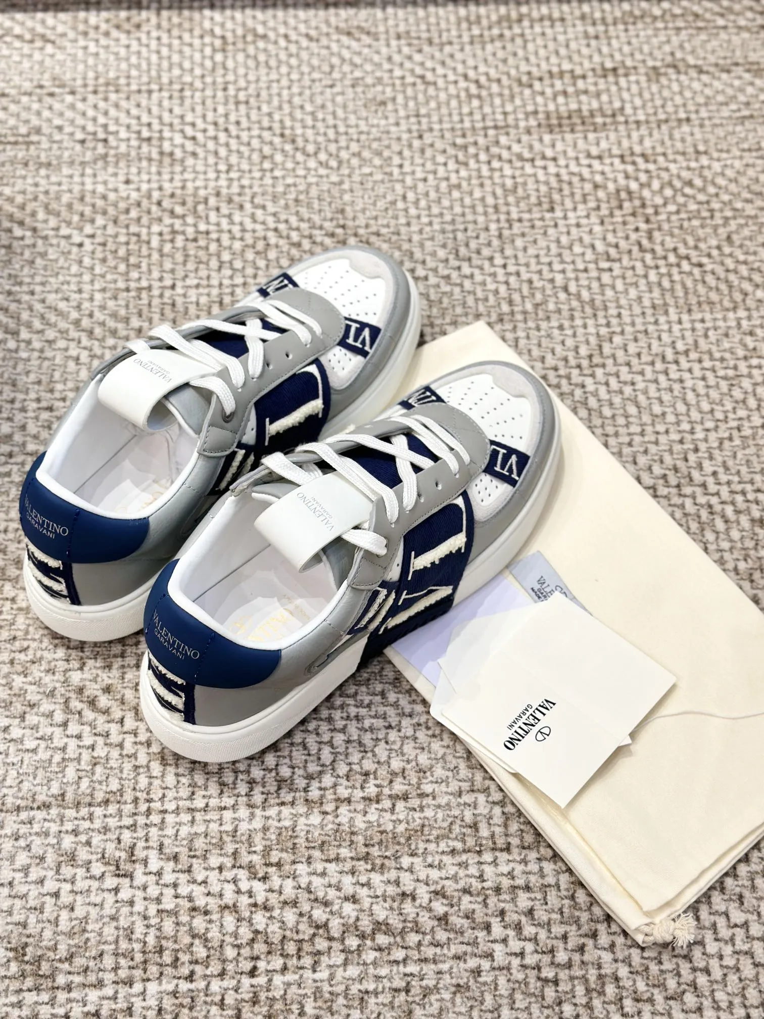 VALENTINO 織帯スニーカー 刺繍シリーズ 白×青 - 画像 (5)