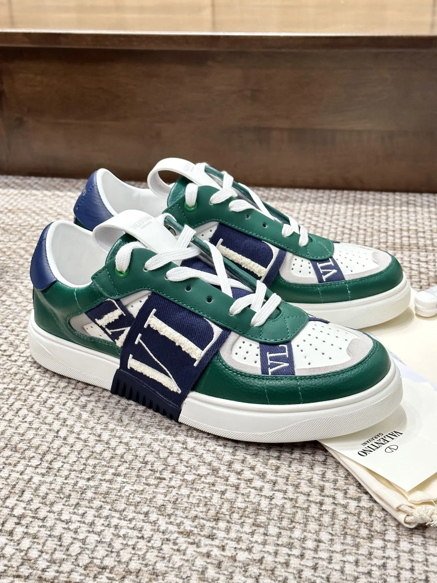 VALENTINO グリーン刺繍織帯スニーカー - 画像 (5)