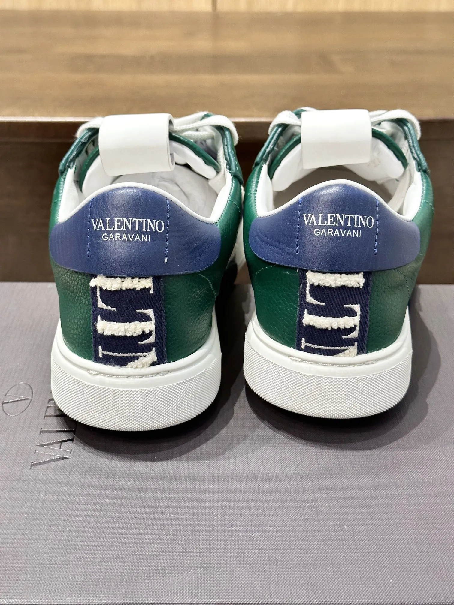 VALENTINO グリーン刺繍織帯スニーカー - 画像 (7)