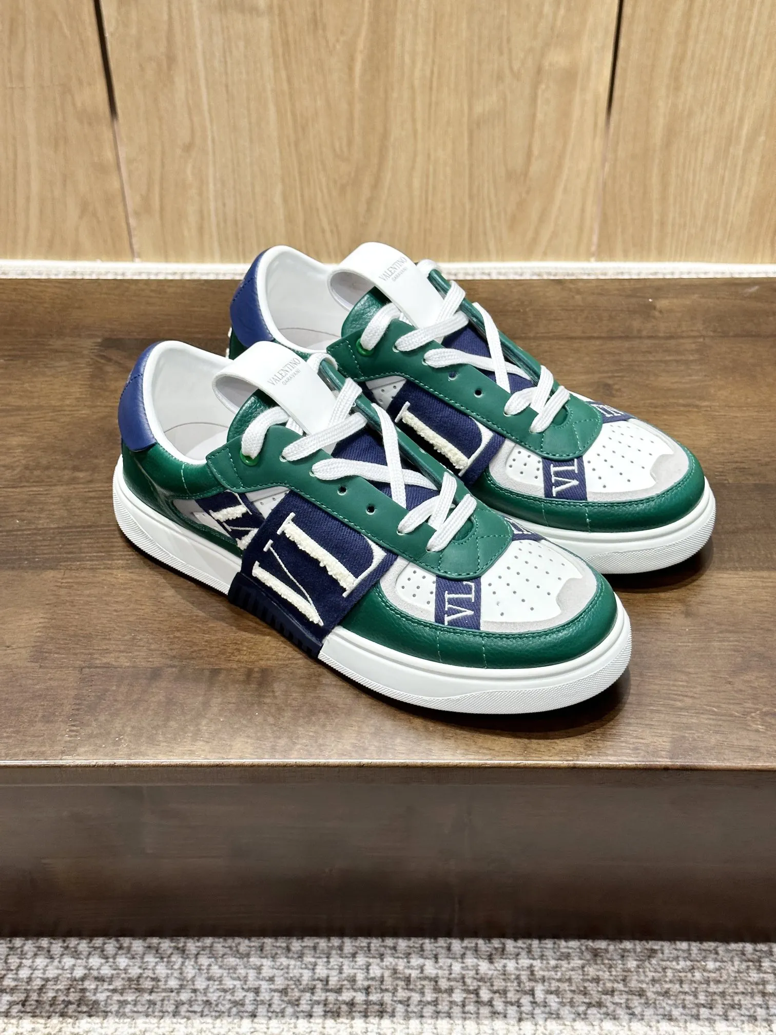 VALENTINO グリーン刺繍織帯スニーカー - 画像 (8)