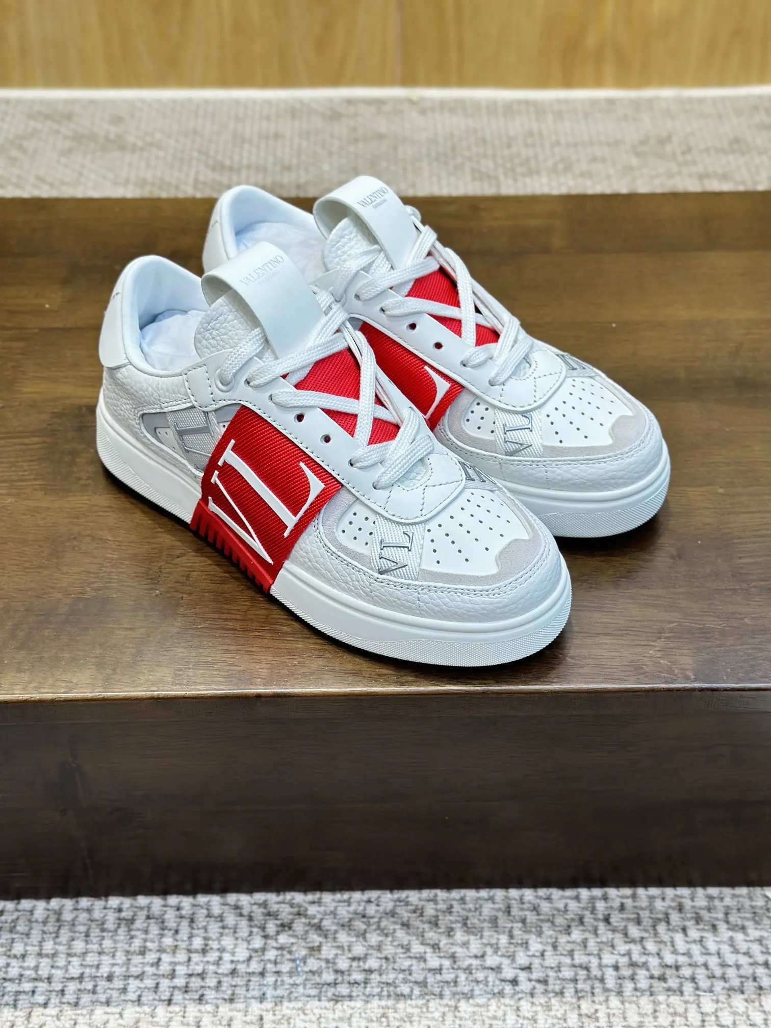 ヴァレンティノガラヴァニ 白 3D織帯スニーカー