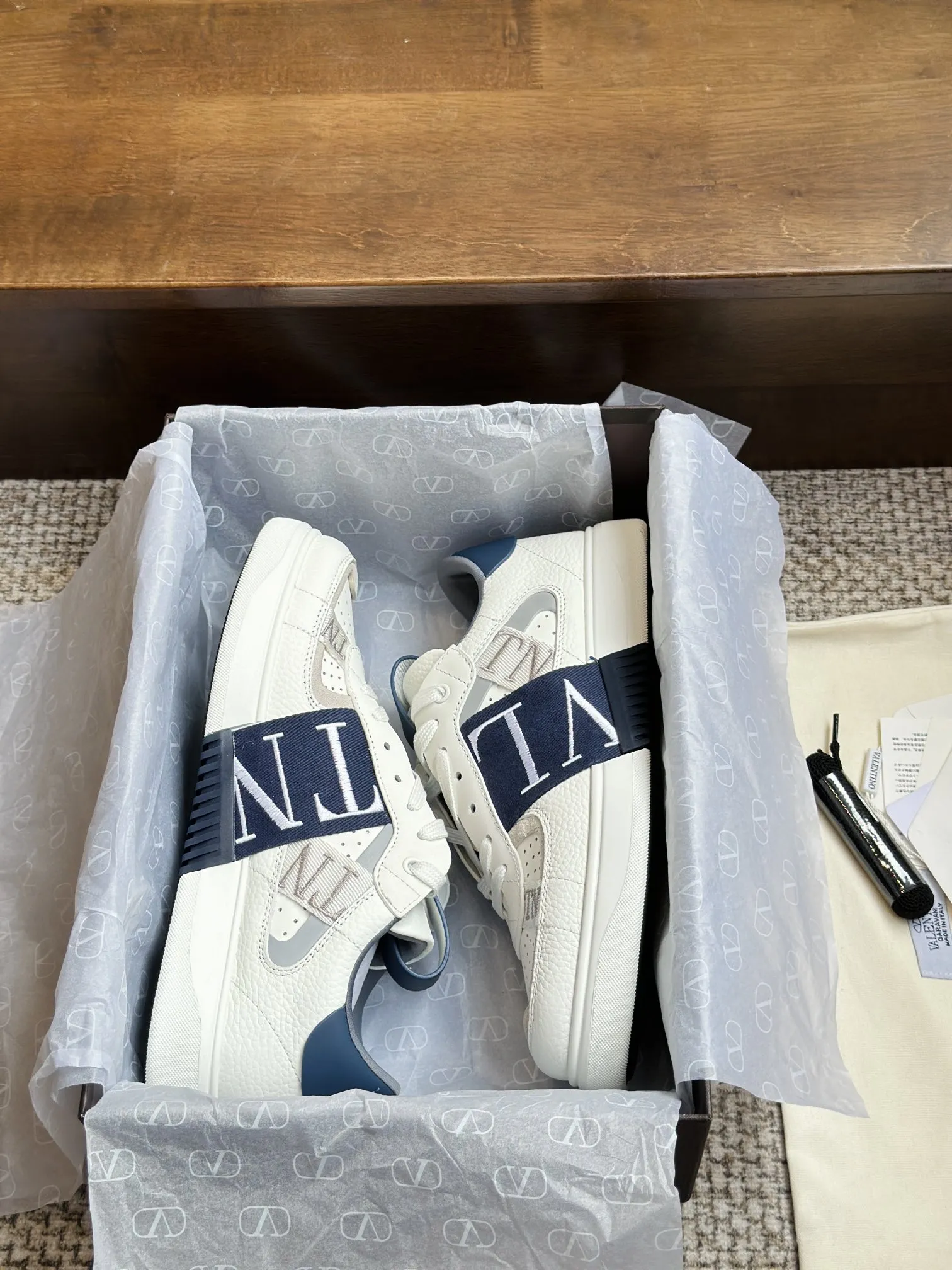 ヴァレンティノガラヴァニ ホワイト 3D織帯スニーカー - 画像 (3)