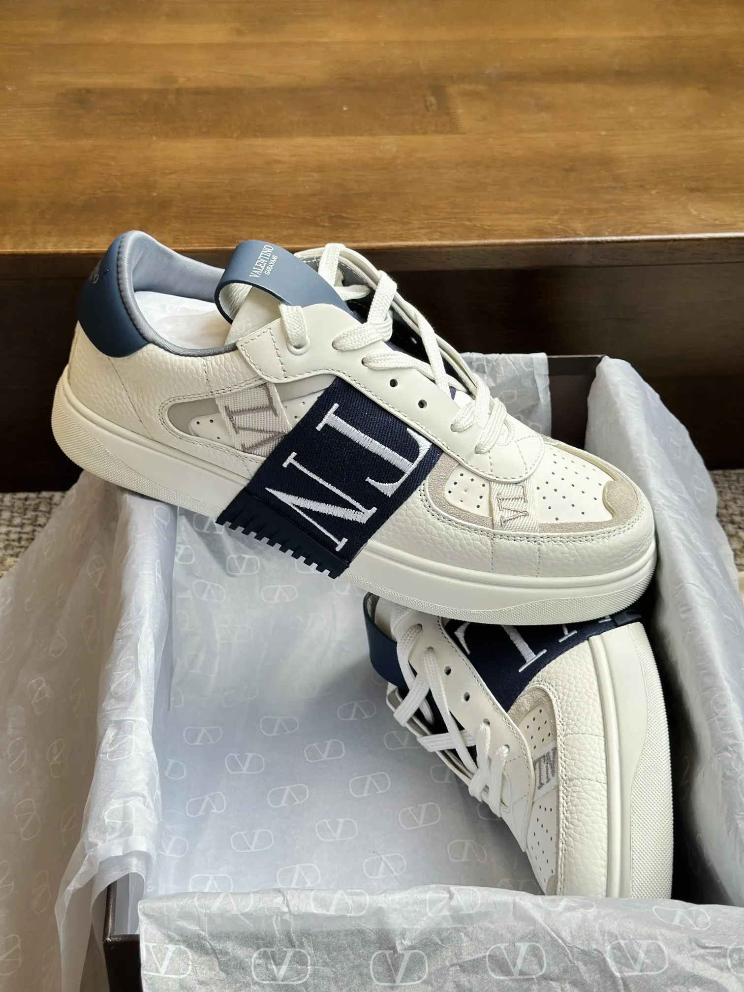 ヴァレンティノガラヴァニ ホワイト 3D織帯スニーカー - 画像 (4)