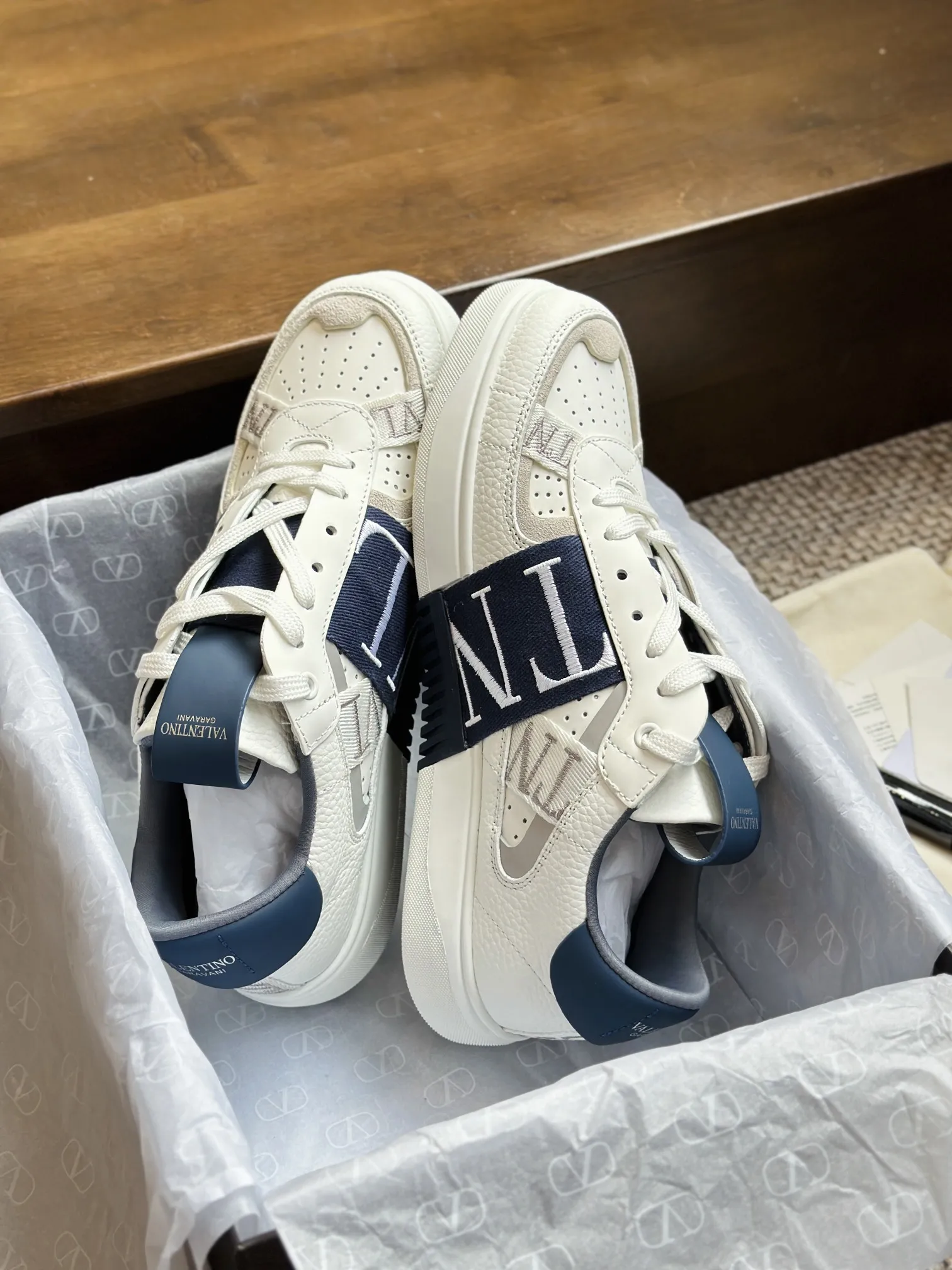 ヴァレンティノガラヴァニ ホワイト 3D織帯スニーカー - 画像 (5)