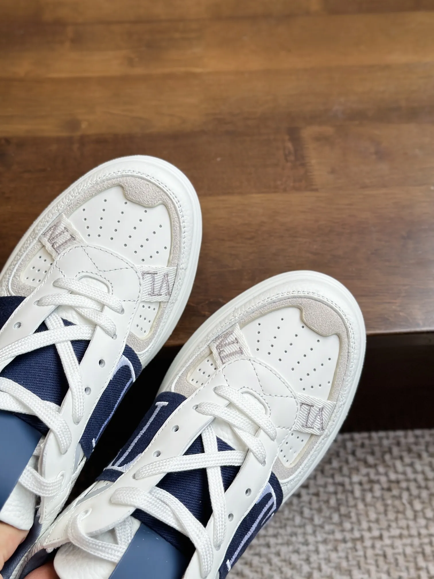 ヴァレンティノガラヴァニ ホワイト 3D織帯スニーカー - 画像 (7)