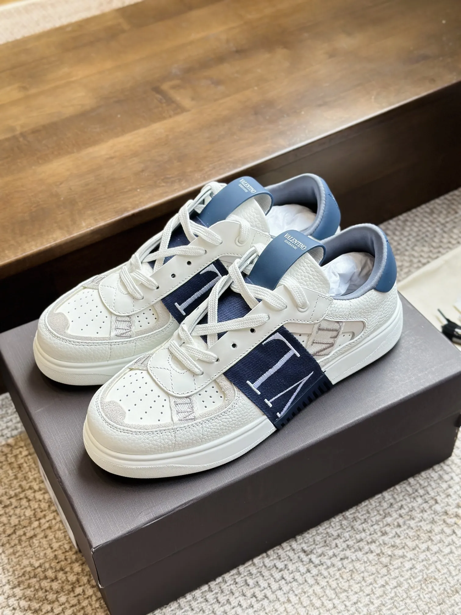 ヴァレンティノガラヴァニ ホワイト 3D織帯スニーカー - 画像 (9)
