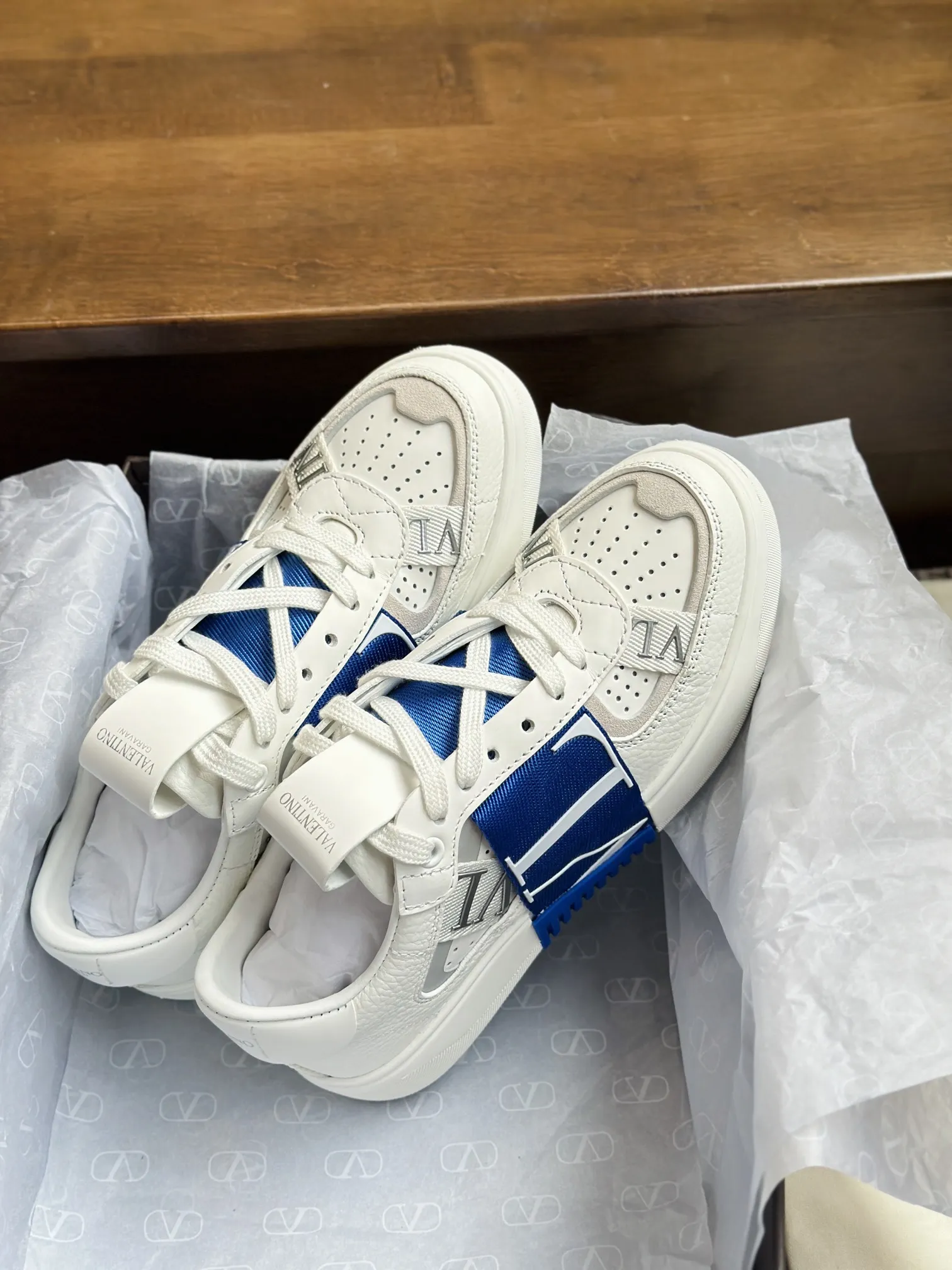 ヴァレンティノガラヴァニ ホワイト 3D織帯スニーカー - 画像 (4)