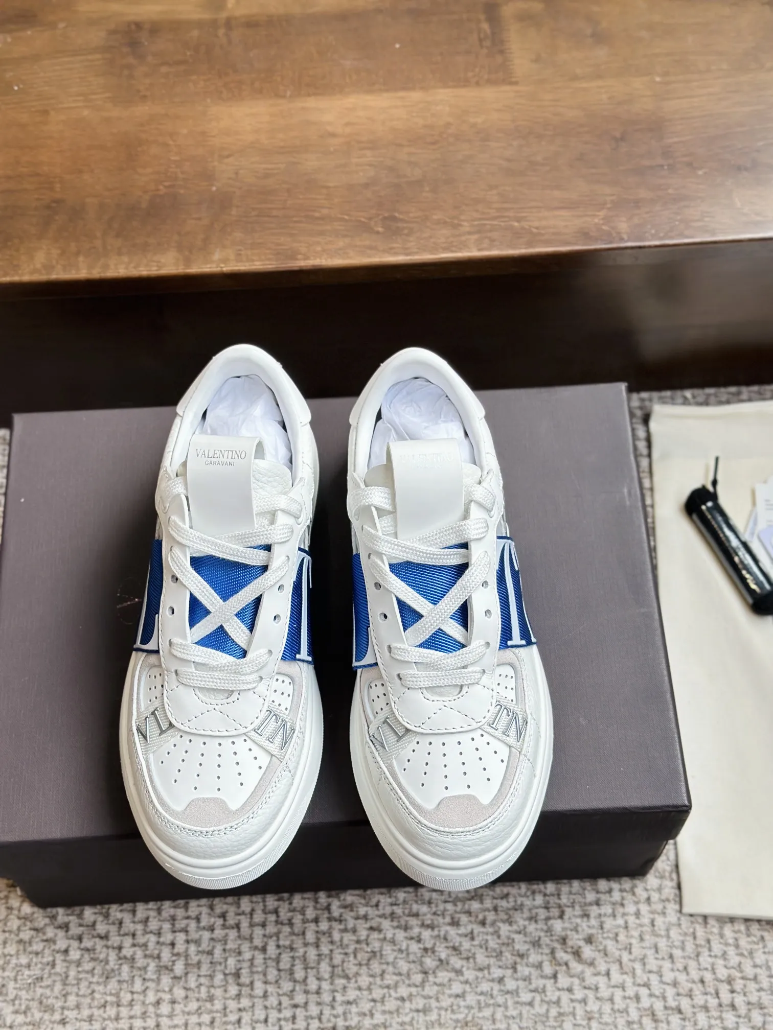 ヴァレンティノガラヴァニ ホワイト 3D織帯スニーカー - 画像 (10)